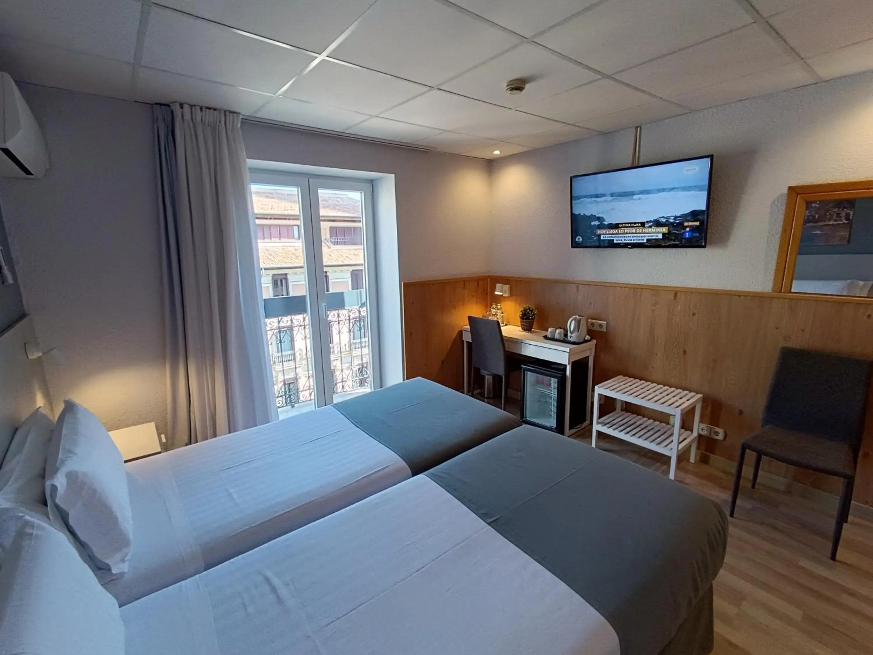 Photo of the whole room, Bed in Mendez Nuñez Alicante