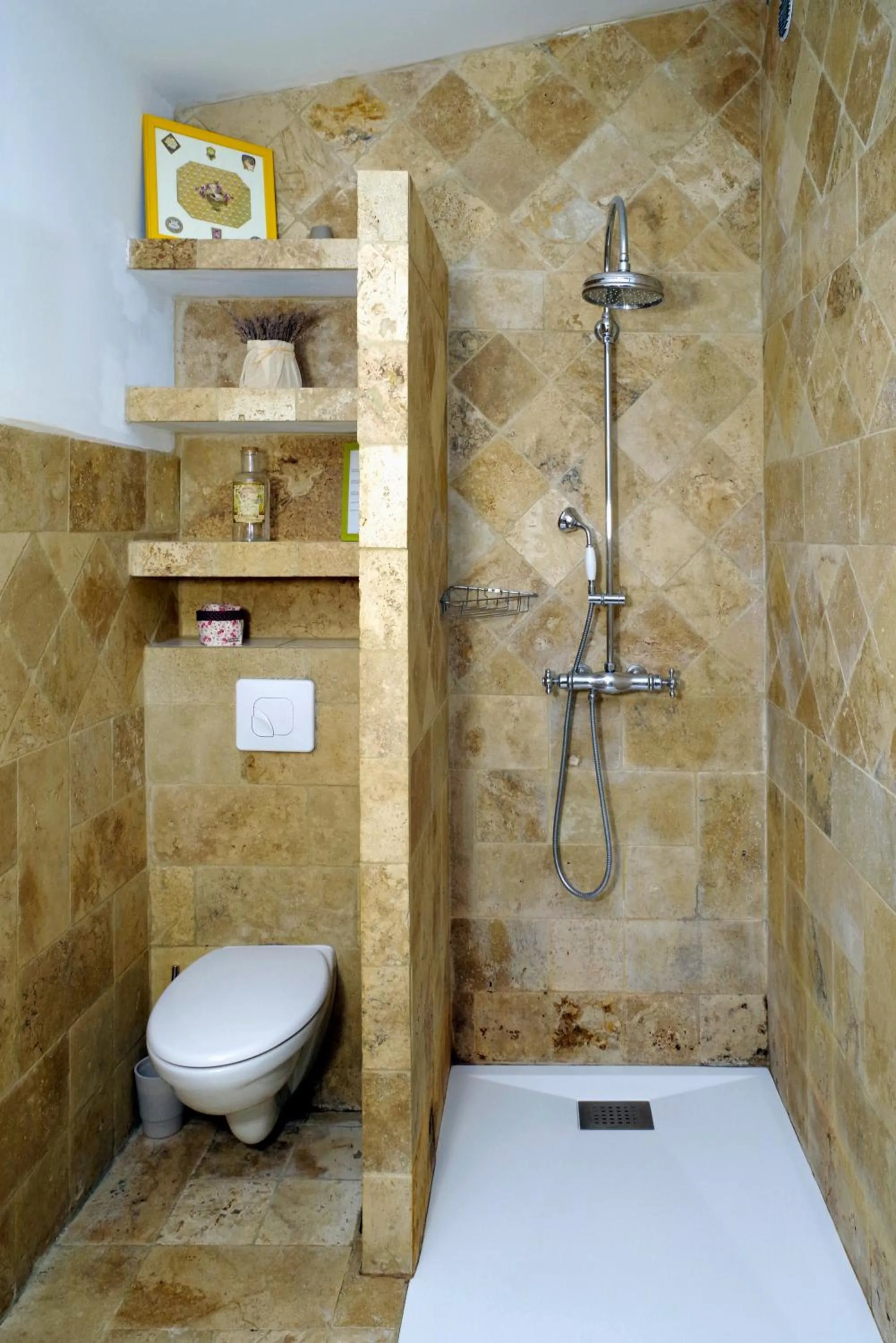 Shower in B&B Le Deffends de Redon