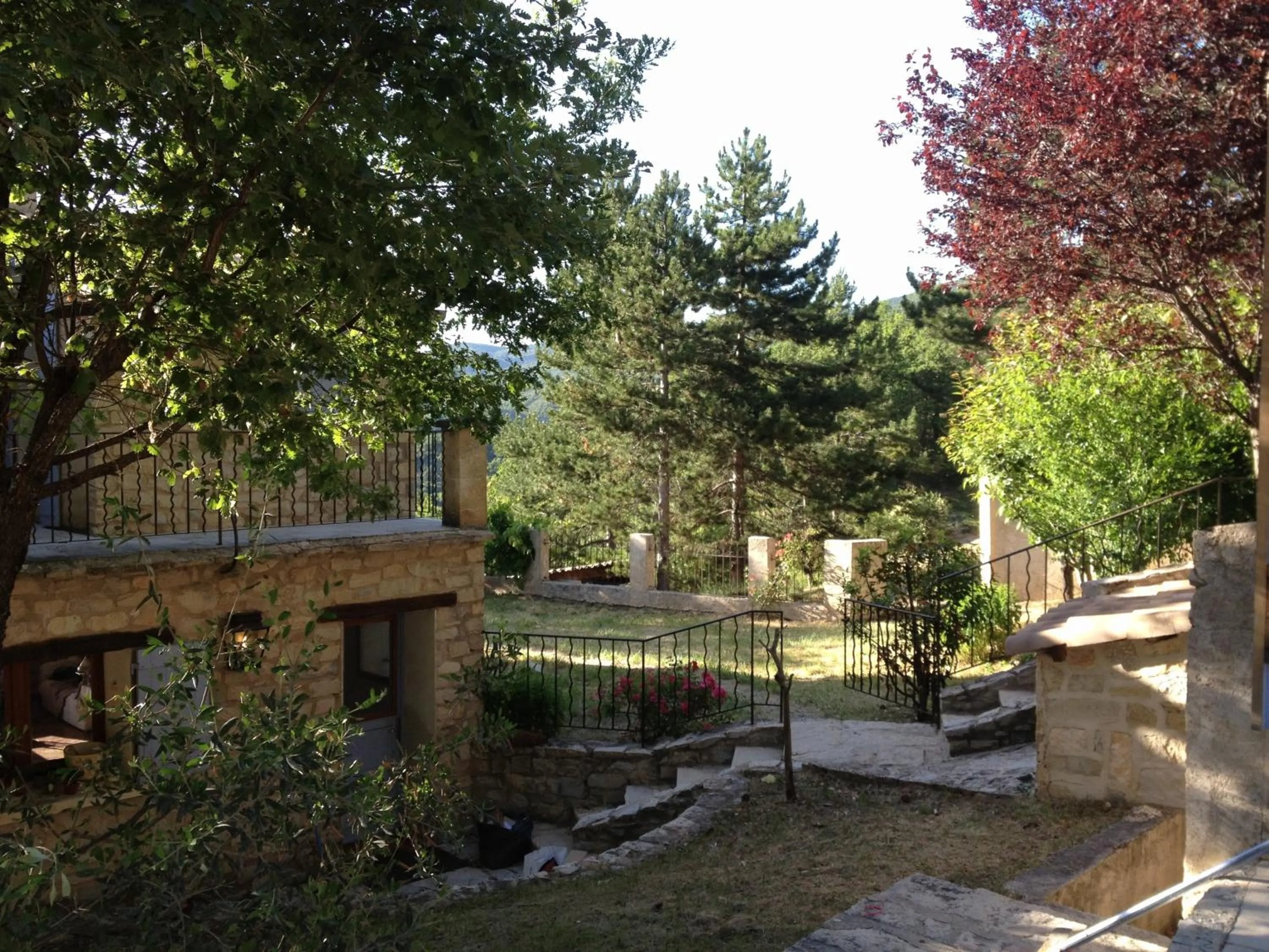 Garden in B&B Le Deffends de Redon