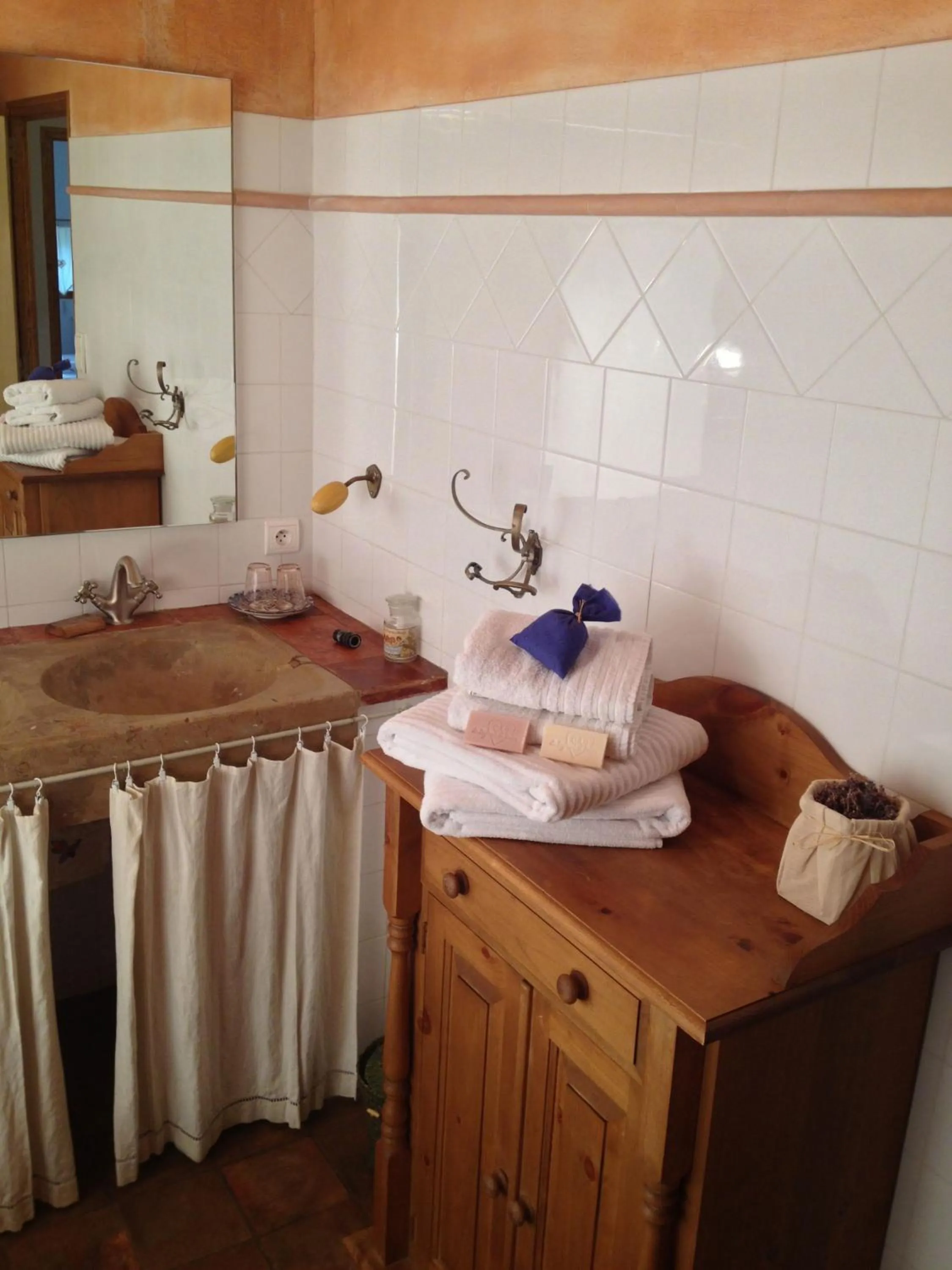 Bathroom in B&B Le Deffends de Redon