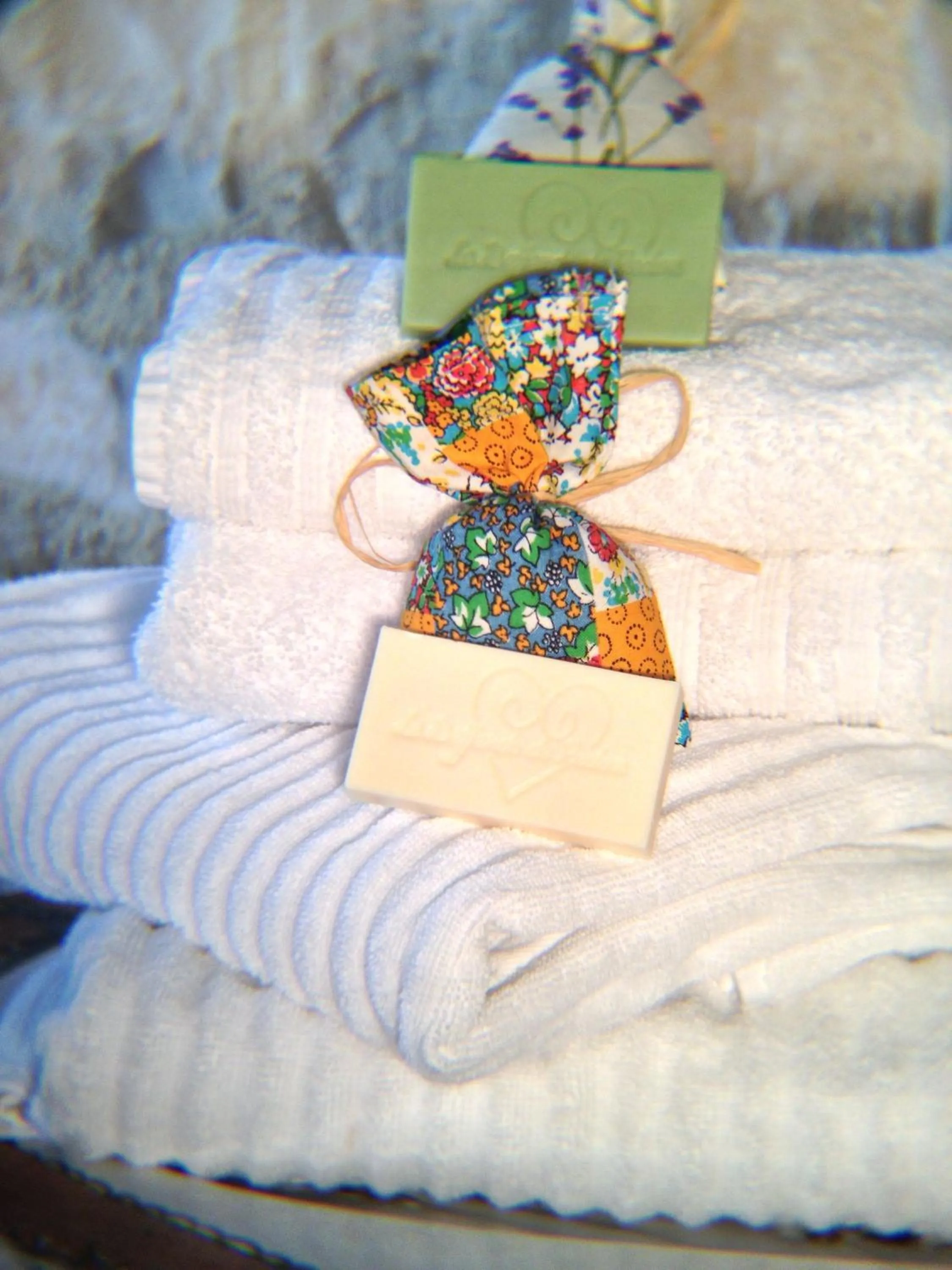 Decorative detail, Bed in B&B Le Deffends de Redon