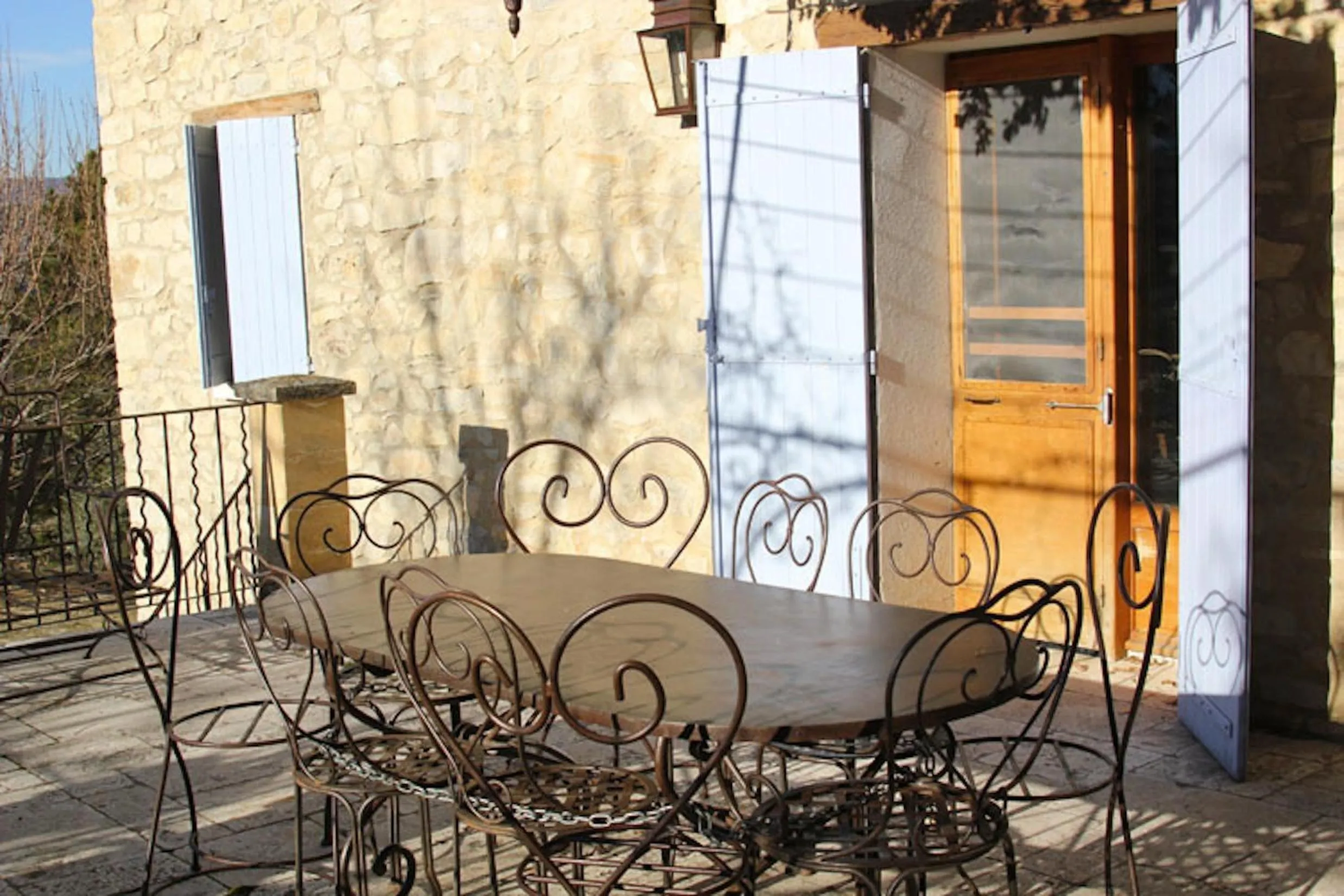 Patio in B&B Le Deffends de Redon