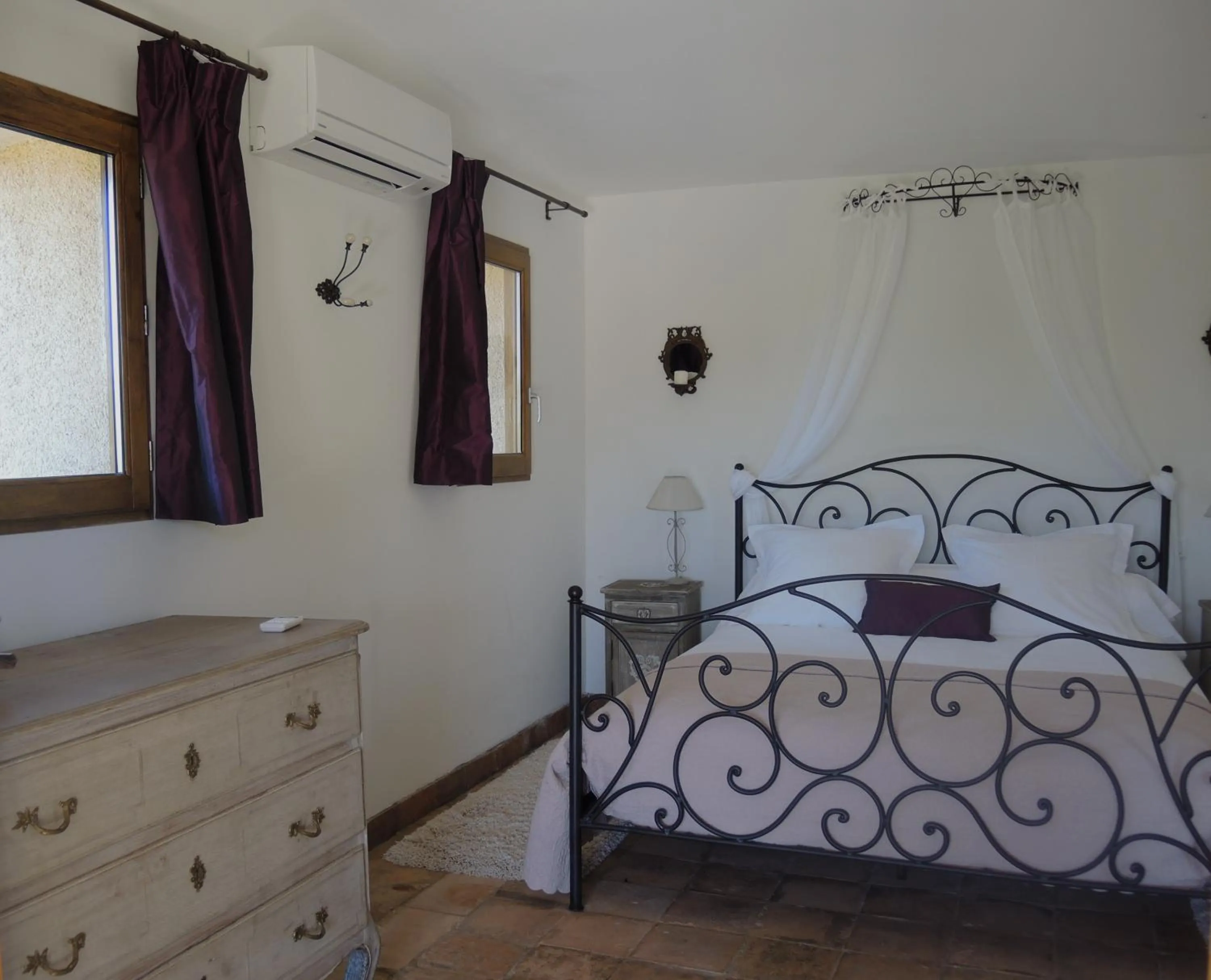 Bed in B&B Le Deffends de Redon