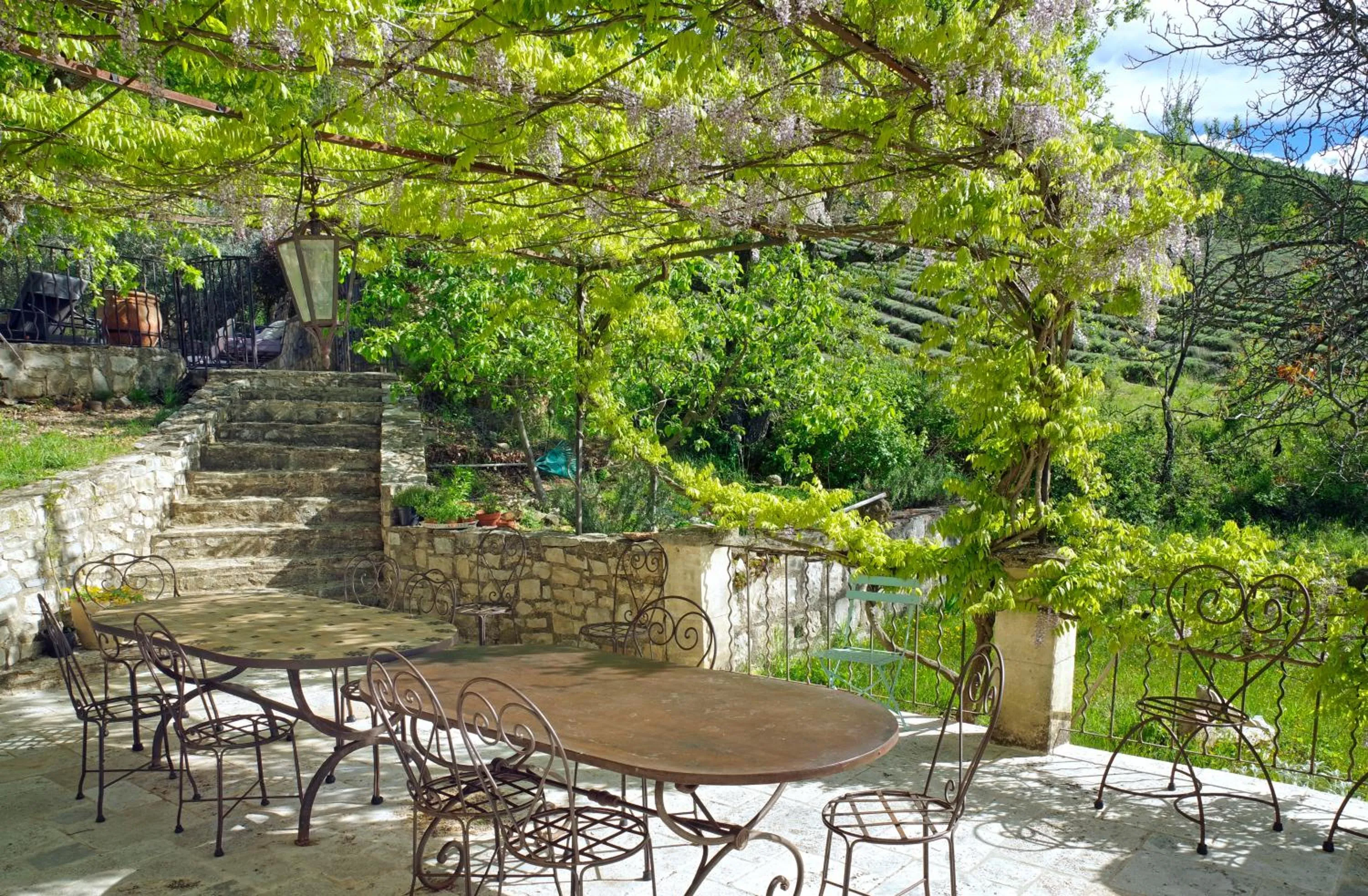 Patio in B&B Le Deffends de Redon