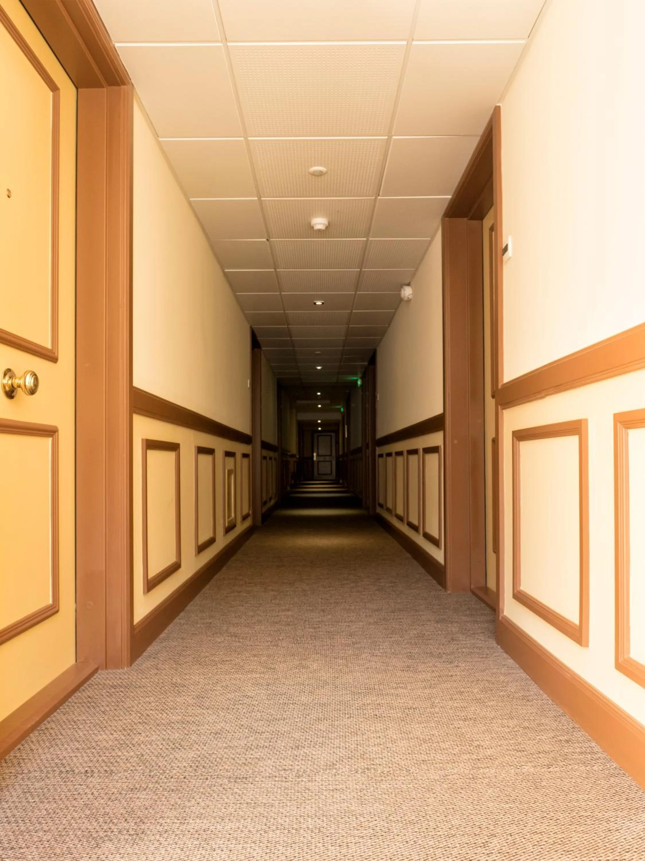 Lobby or reception in Residence Hotel Les Ducs De Chevreuse avec Hébergement, Repas & PDJ, Séminaire, Bureau & Parking