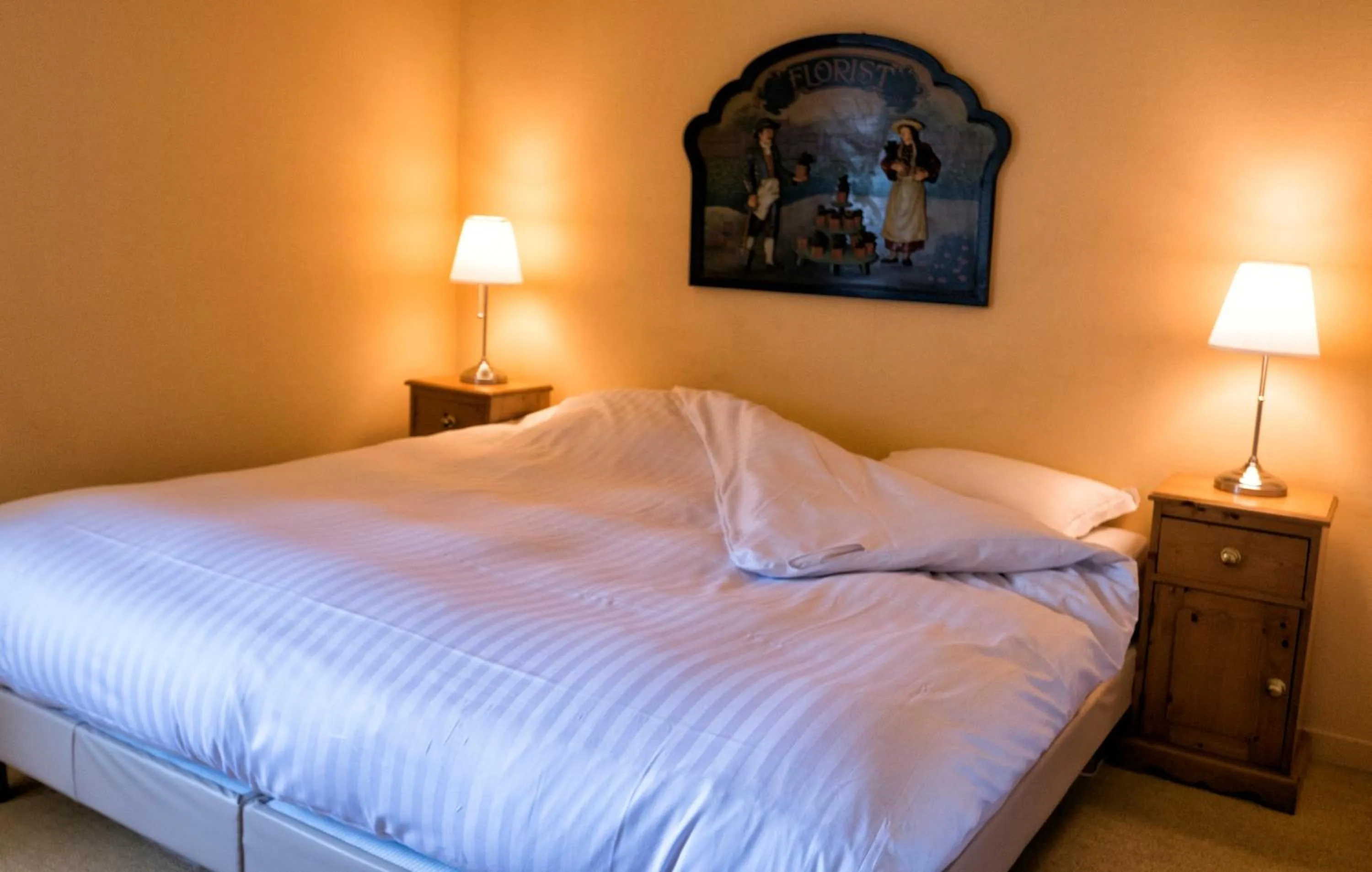 Bedroom, Bed in Residence Hotel Les Ducs De Chevreuse avec Hébergement, Repas & PDJ, Séminaire, Bureau & Parking