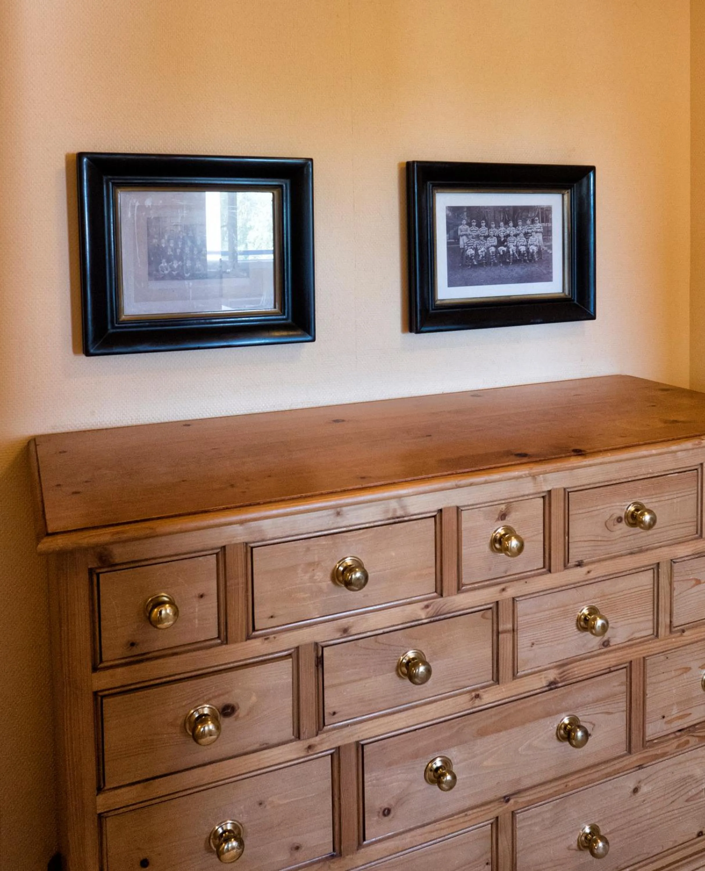 Decorative detail in Residence Hotel Les Ducs De Chevreuse avec Hébergement, Repas & PDJ, Séminaire, Bureau & Parking