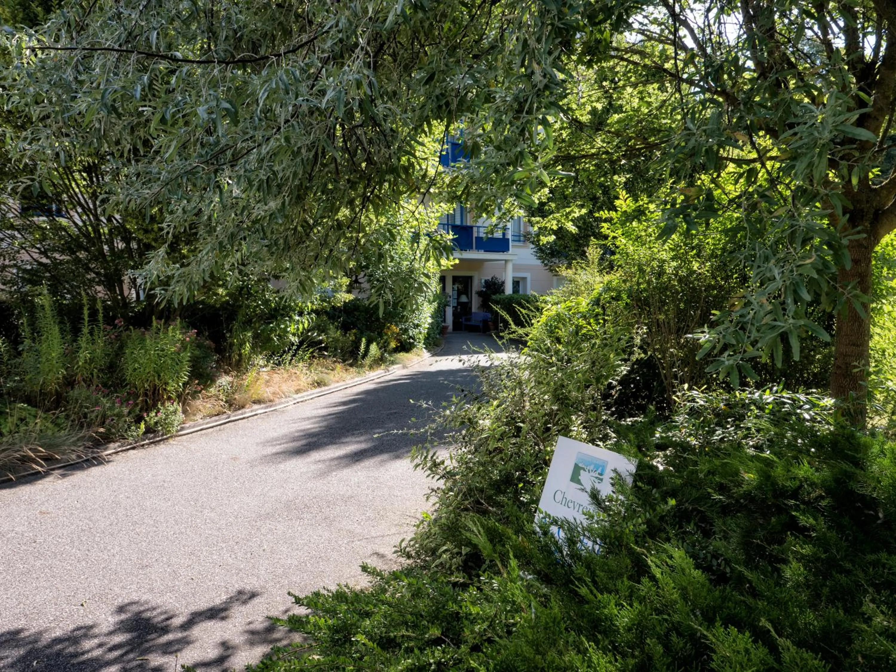 Facade/entrance in Residence Hotel Les Ducs De Chevreuse avec Hébergement, Repas & PDJ, Séminaire, Bureau & Parking