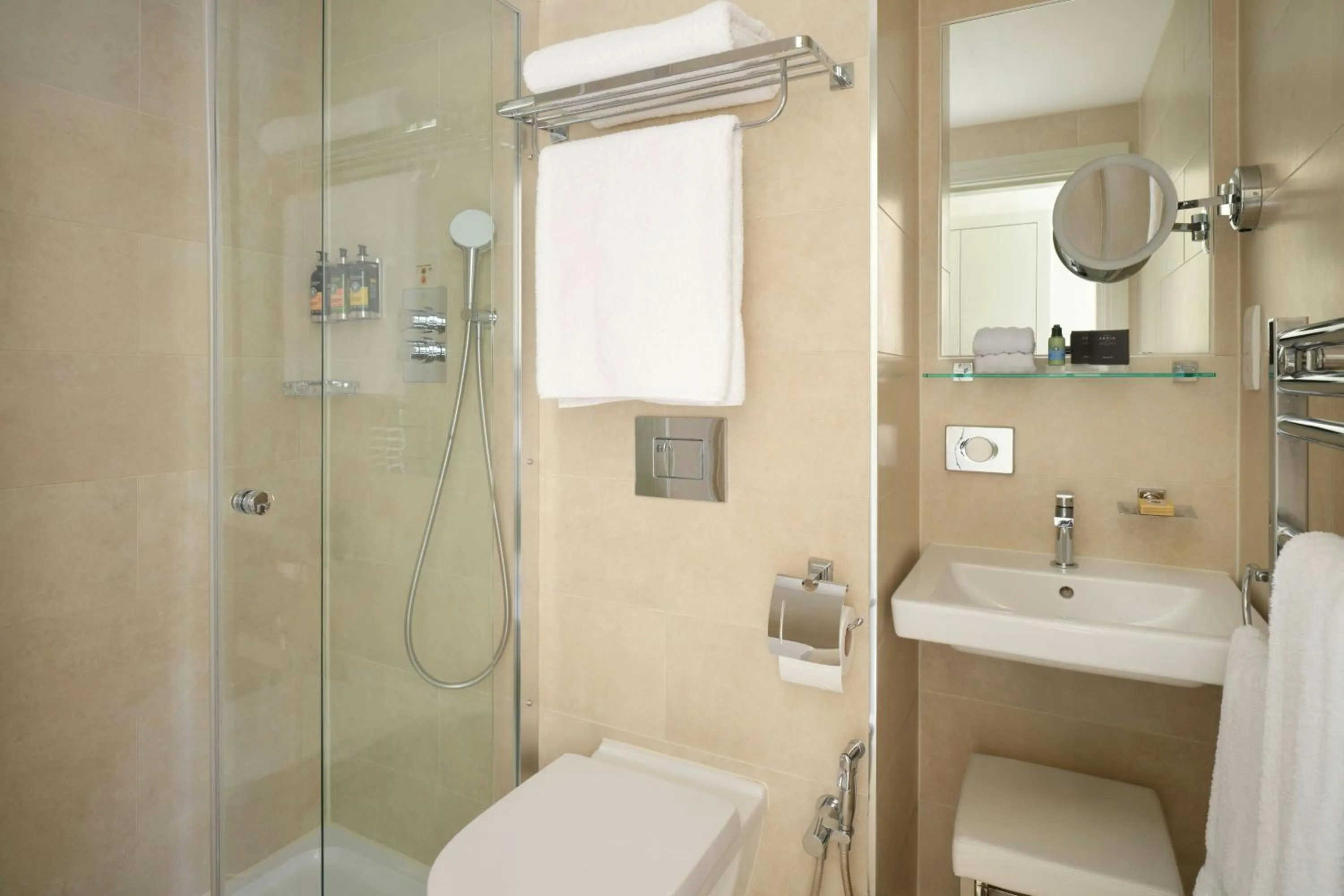 Bathroom in Hotel Xenia - Autograph Collection