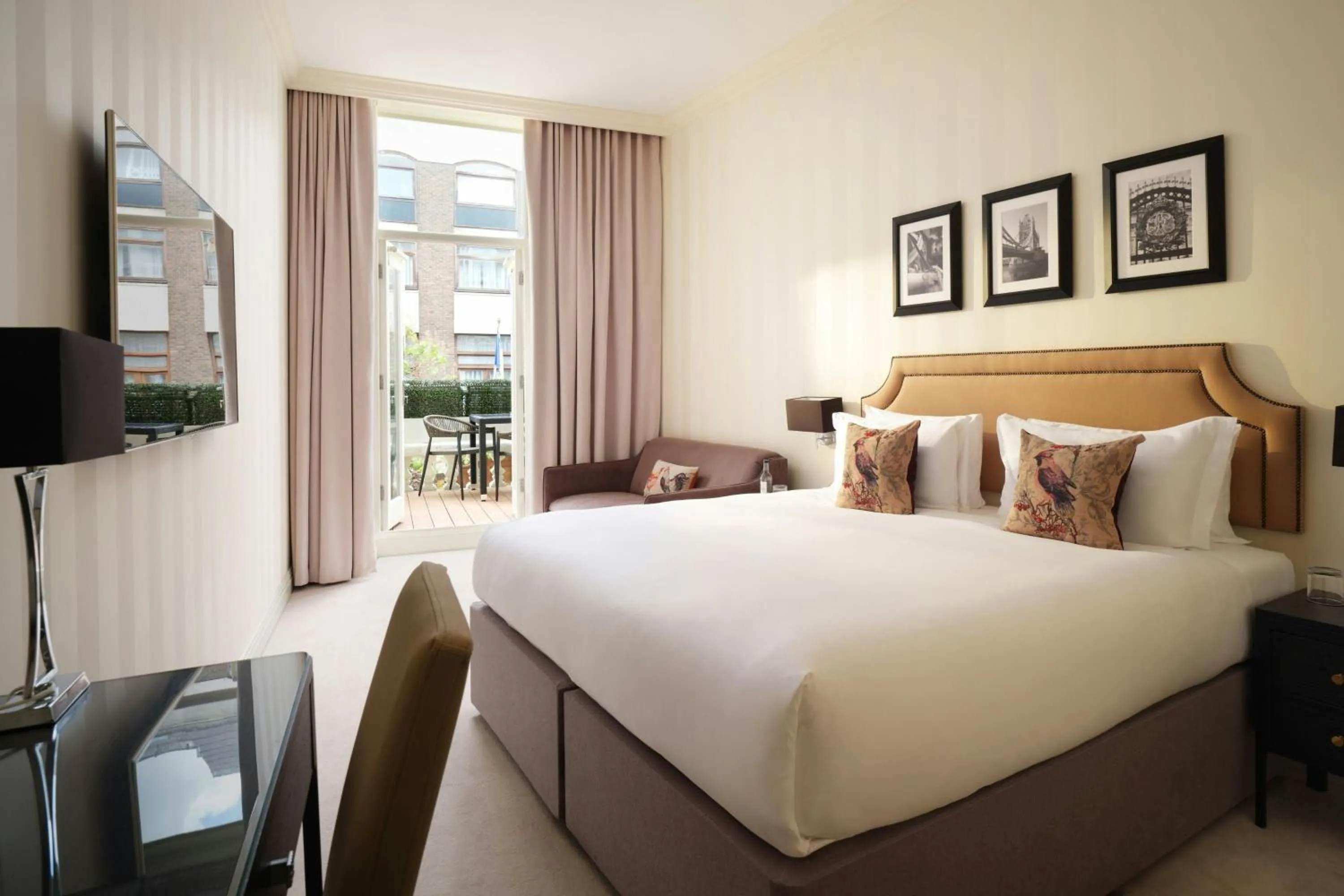 Photo of the whole room, Bed in Hotel Xenia - Autograph Collection