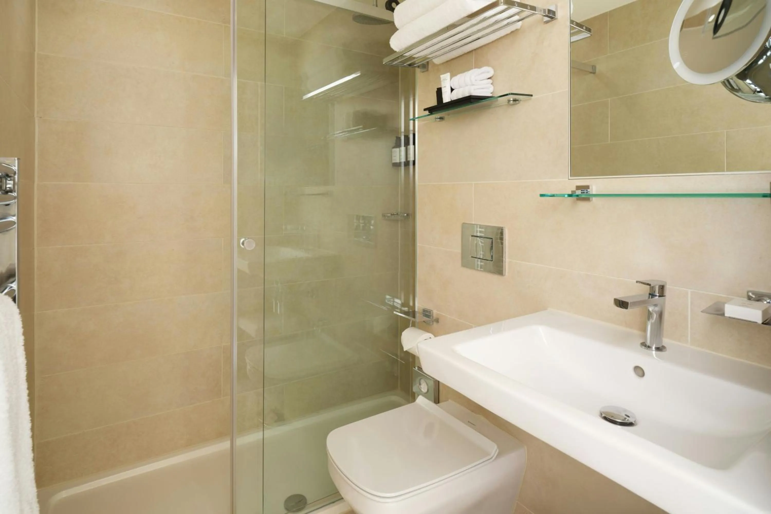 Bathroom in Hotel Xenia - Autograph Collection