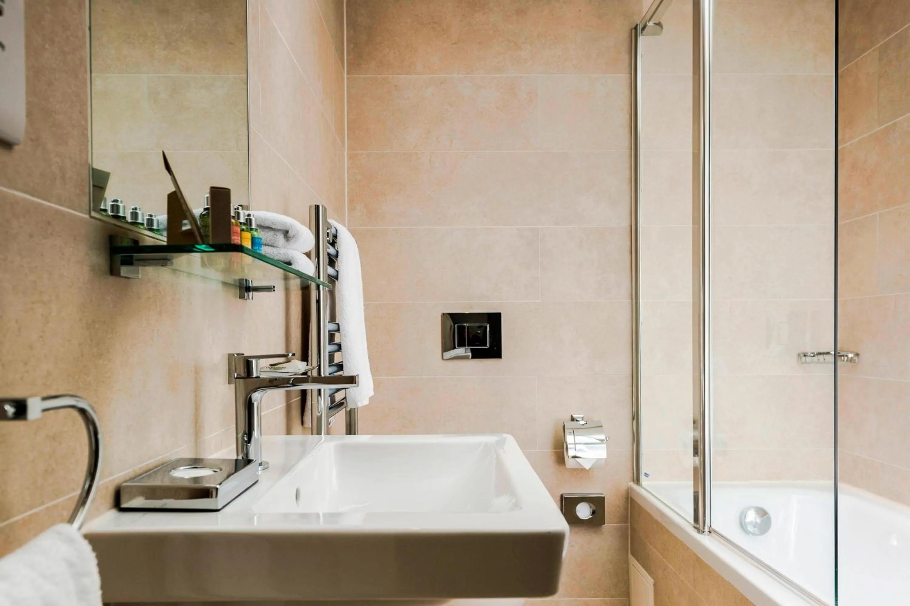 Bathroom in Hotel Xenia - Autograph Collection