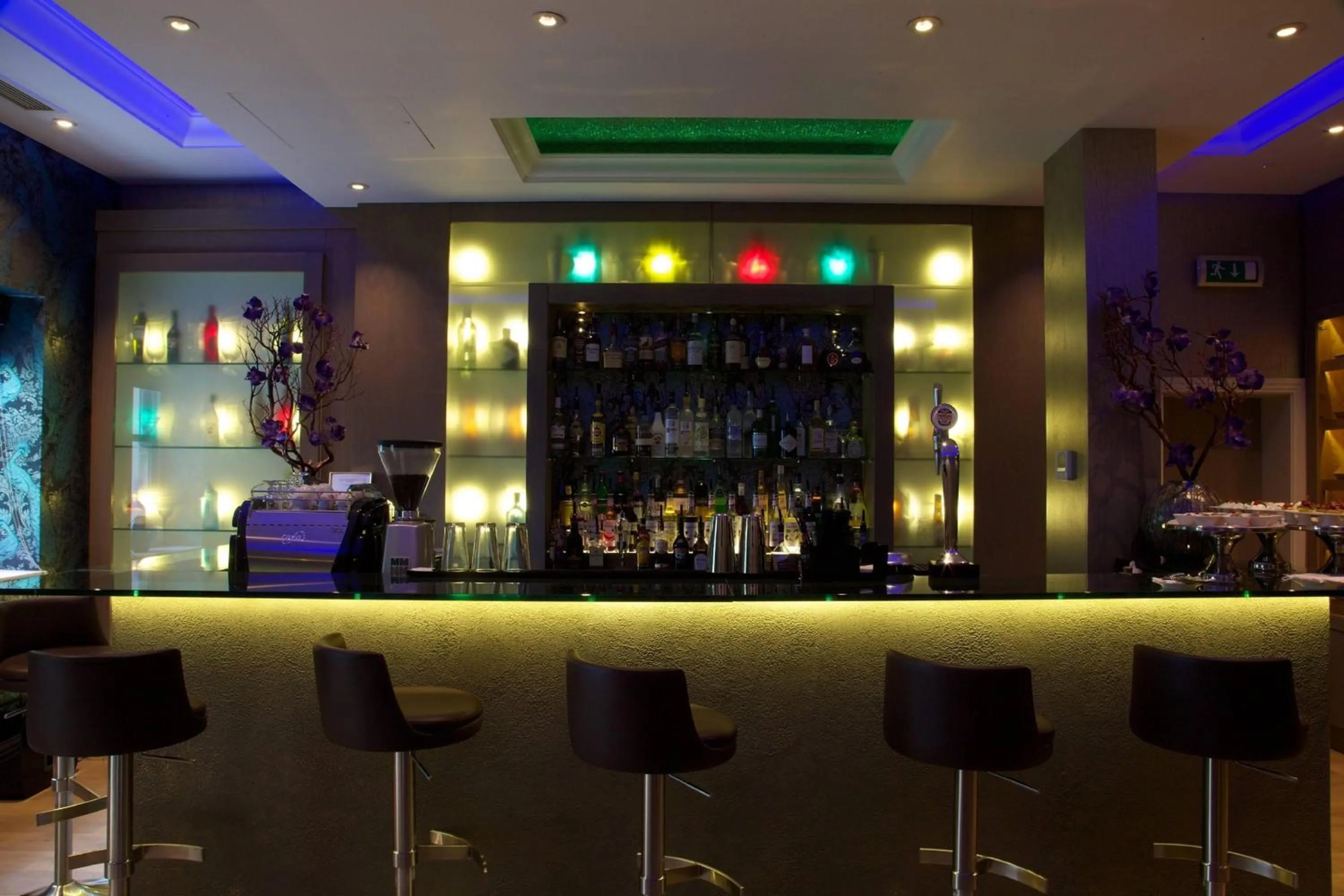 Lounge or bar in Hotel Xenia - Autograph Collection