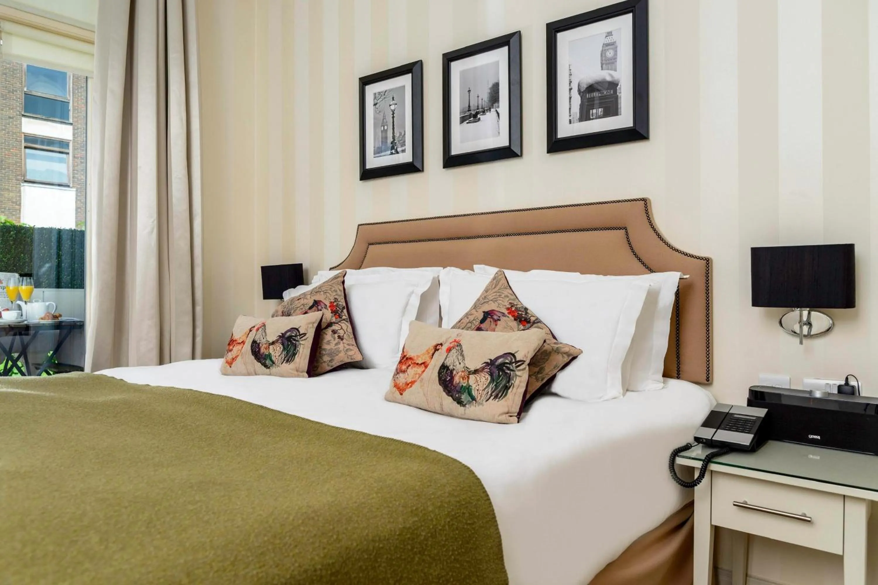 Photo of the whole room, Bed in Hotel Xenia - Autograph Collection