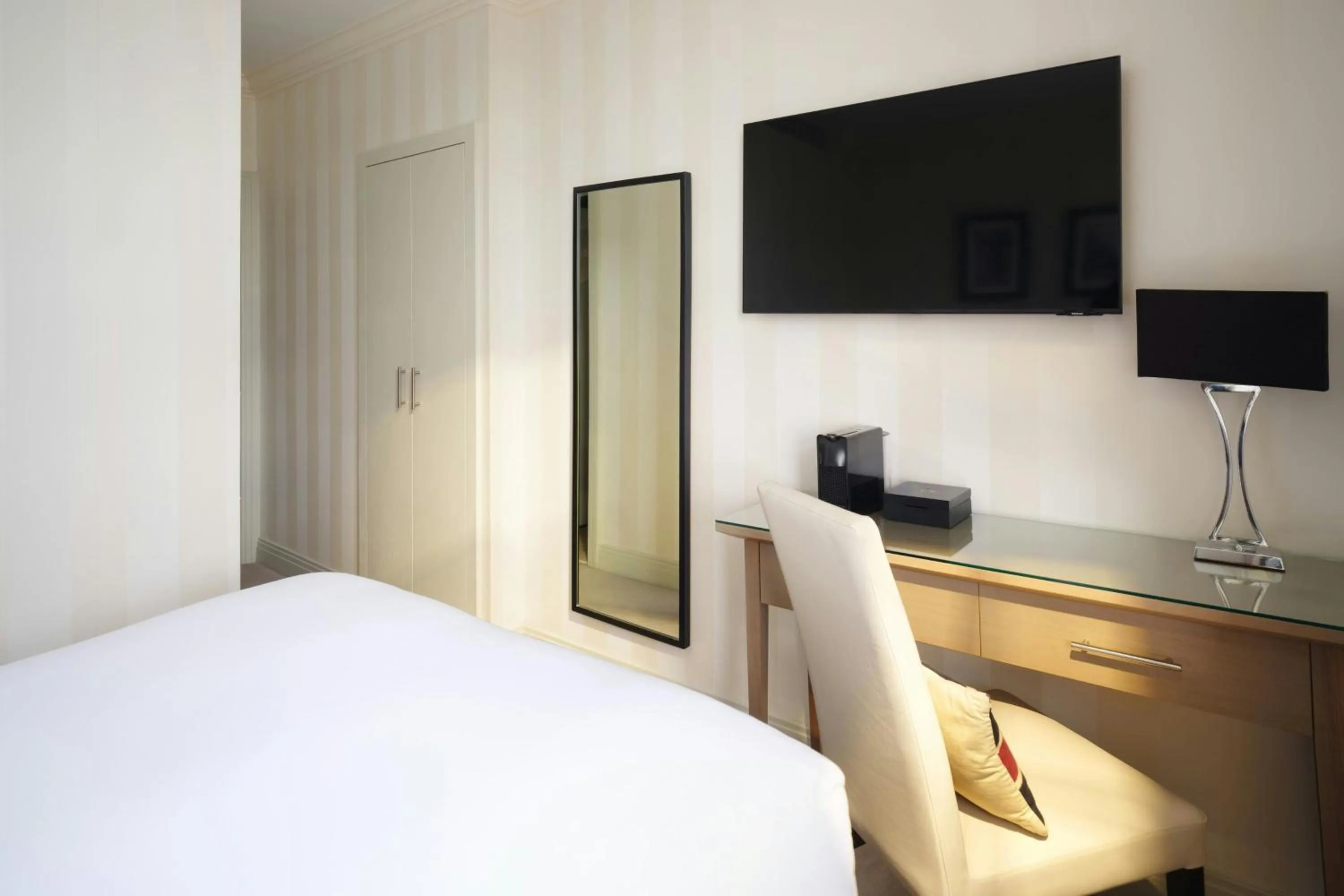 Photo of the whole room, Bed in Hotel Xenia - Autograph Collection