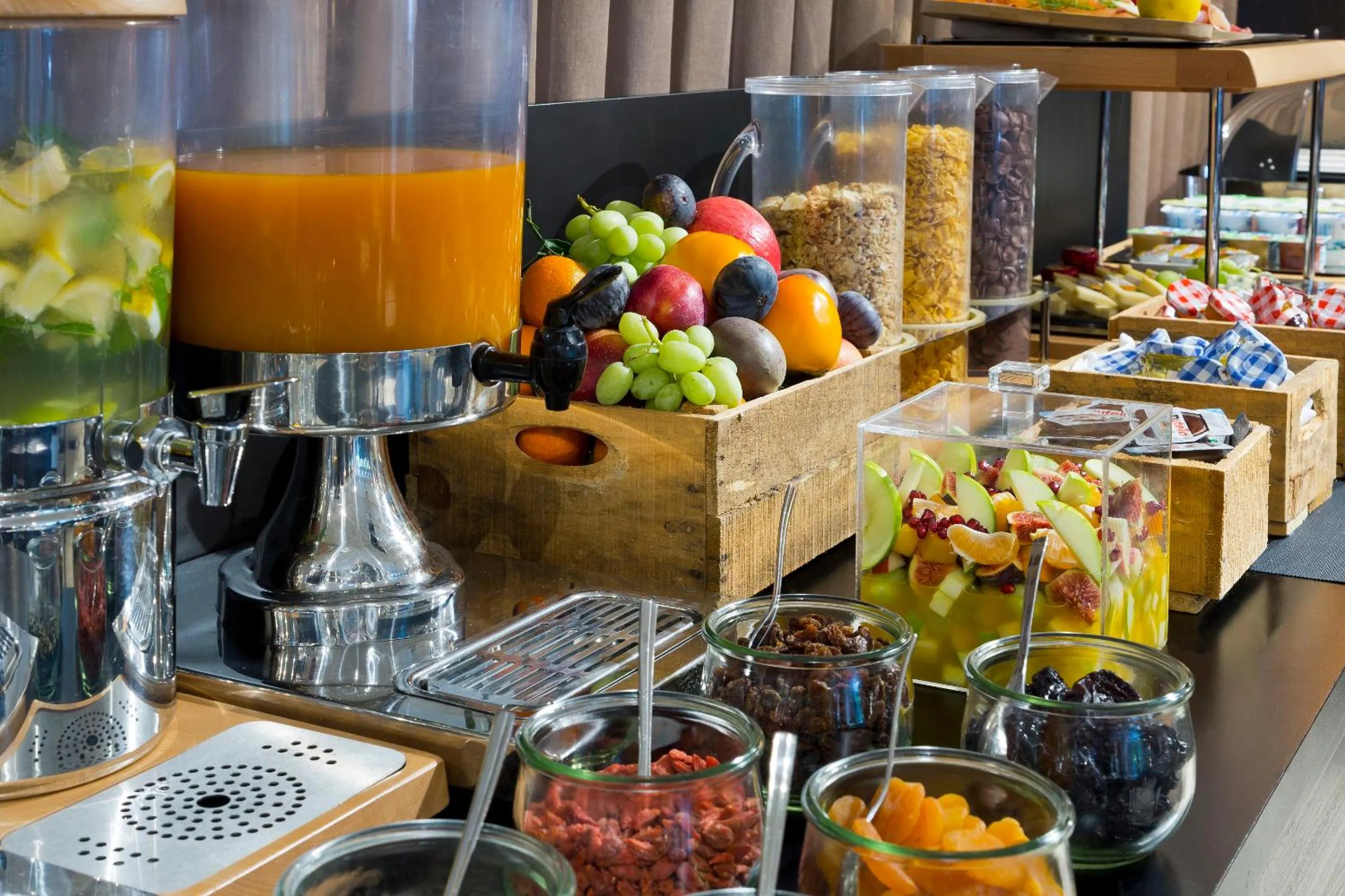 Breakfast in Résidence la Réserve Genève Ferney Voltaire