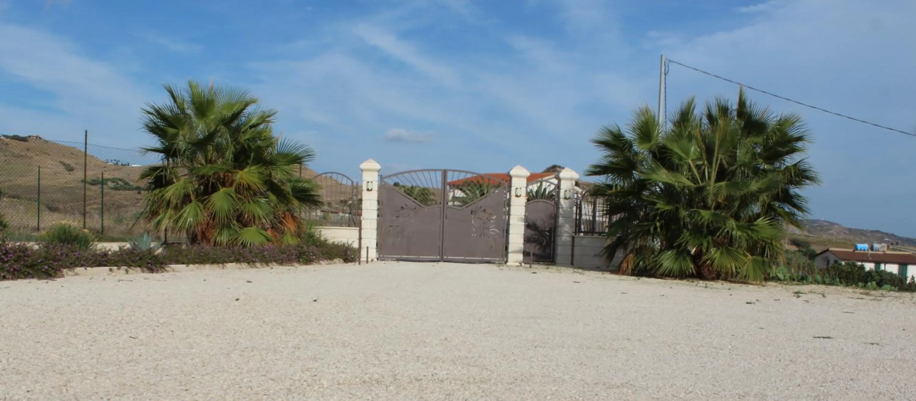 Inner courtyard view in B&B L'EDEN DI CAPO BIANCO