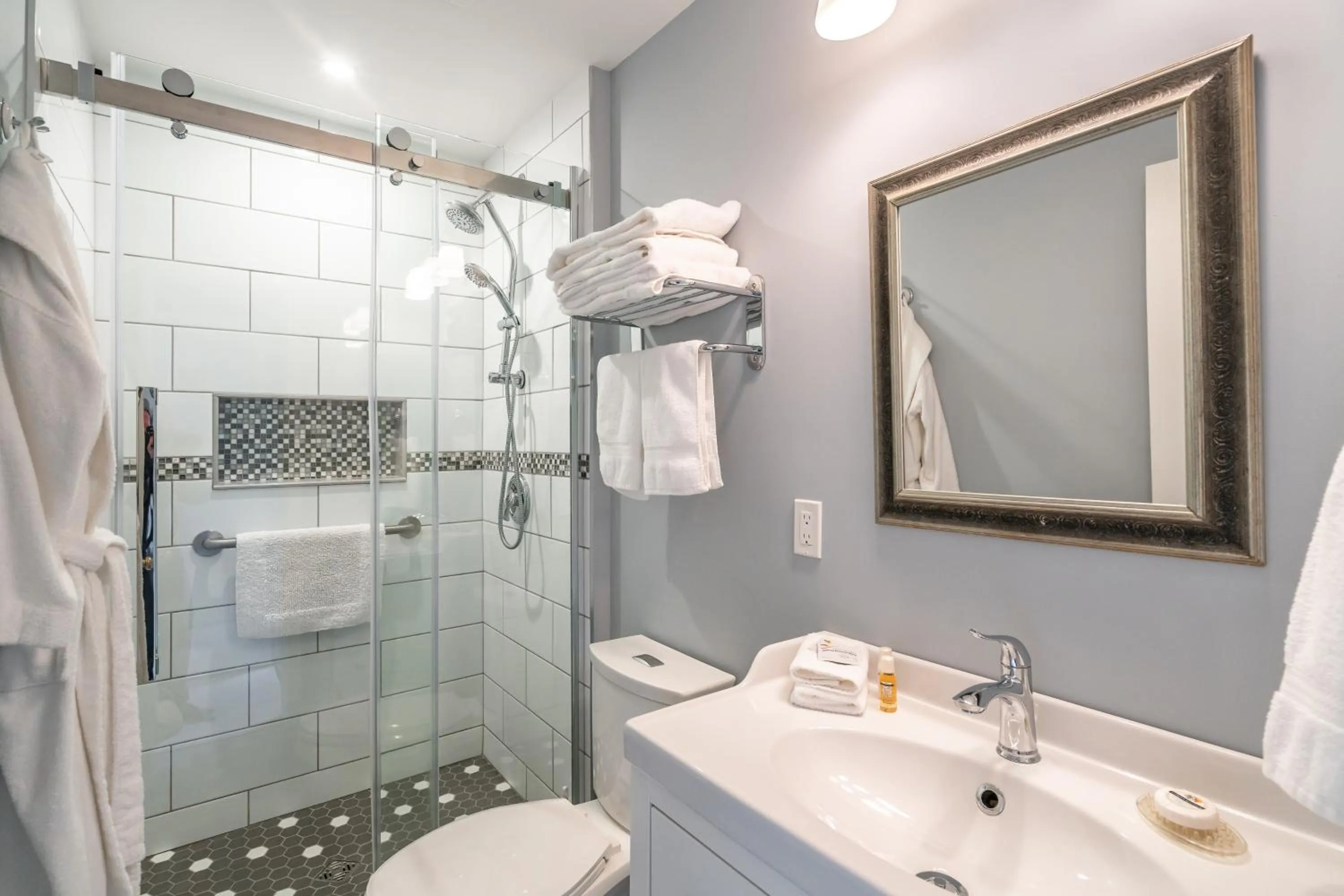 Bathroom in Abacot Hall Bed & Breakfast