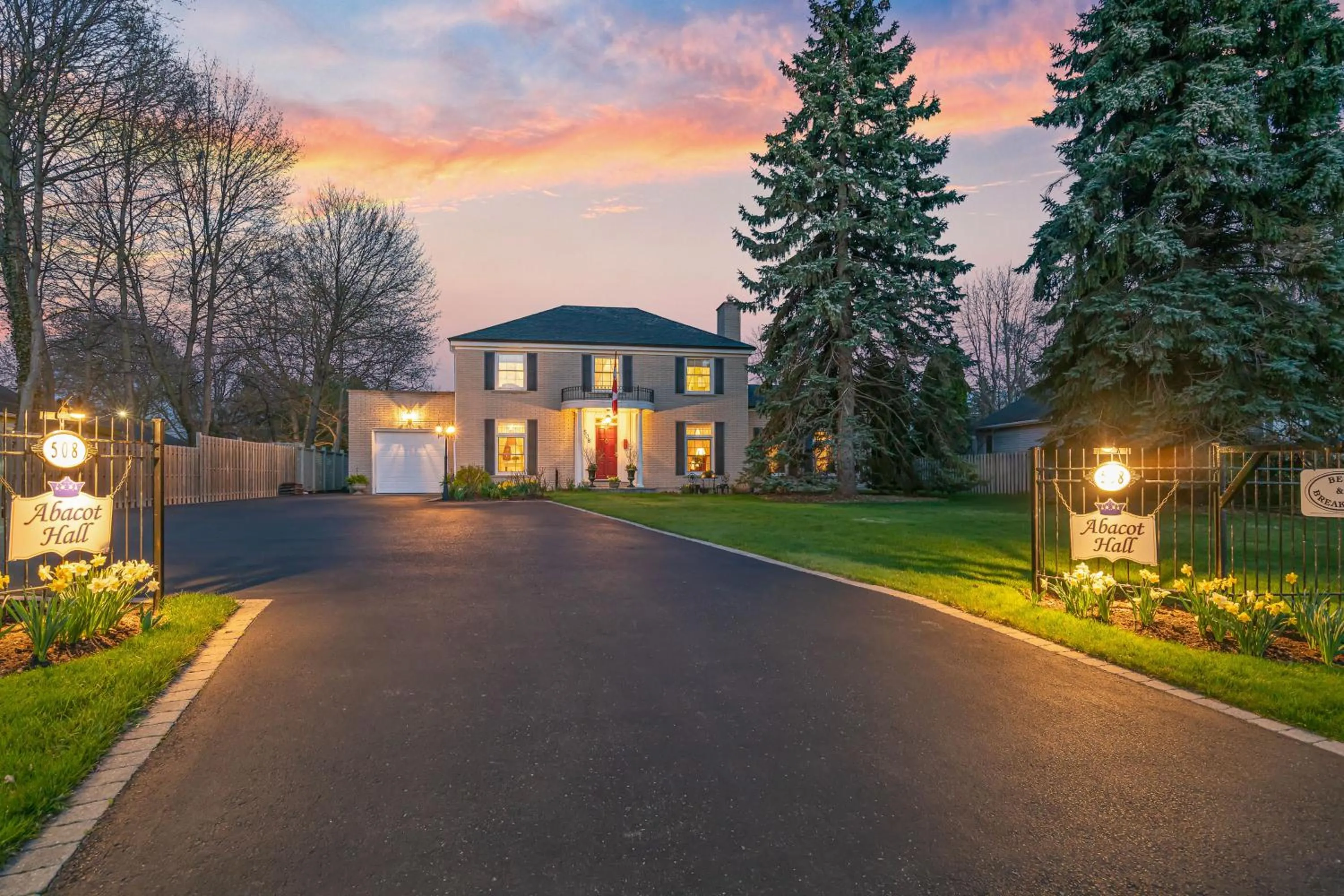 Property building in Abacot Hall Bed & Breakfast