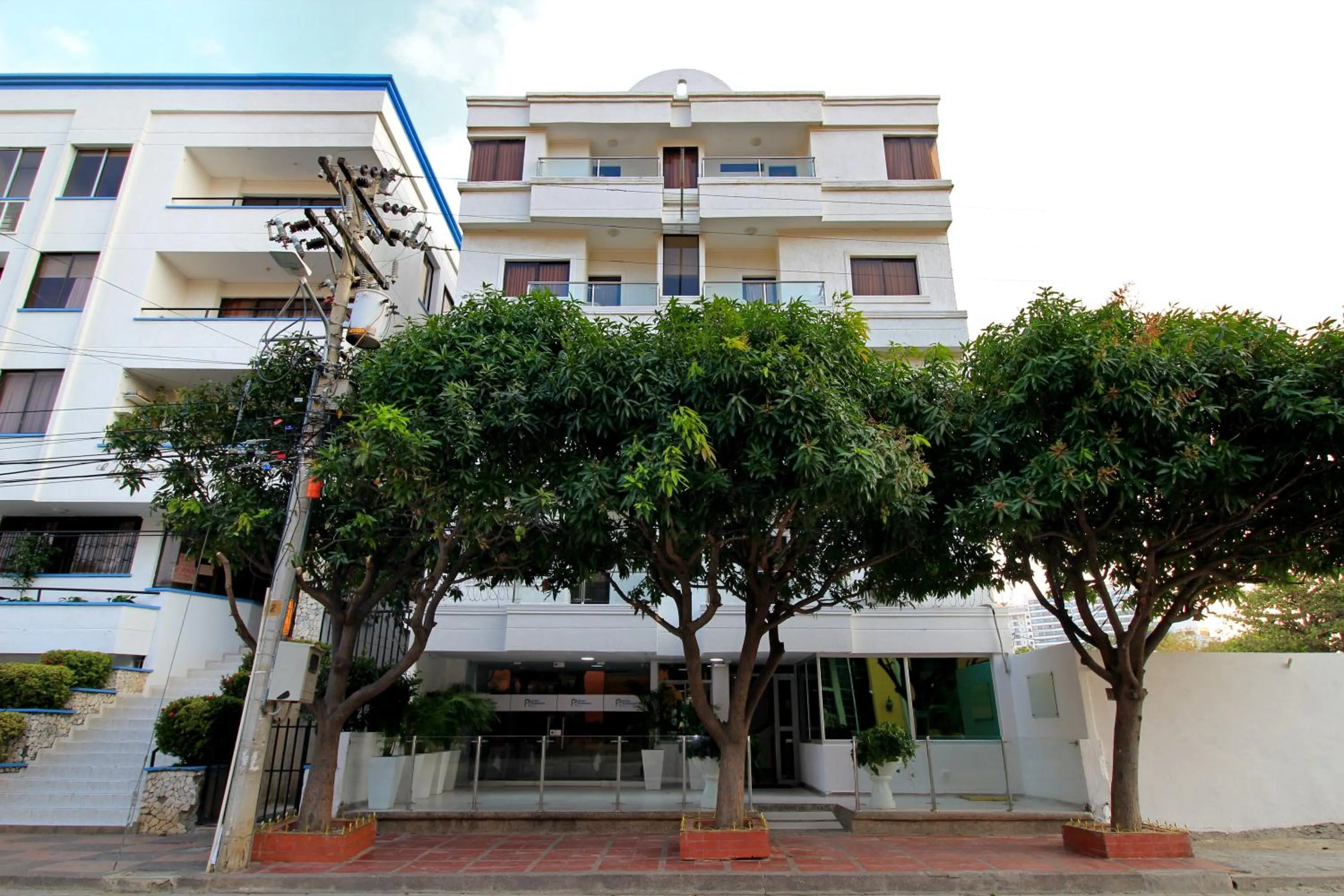 Property building in Hotel Rodadero Inn By GEH Suites