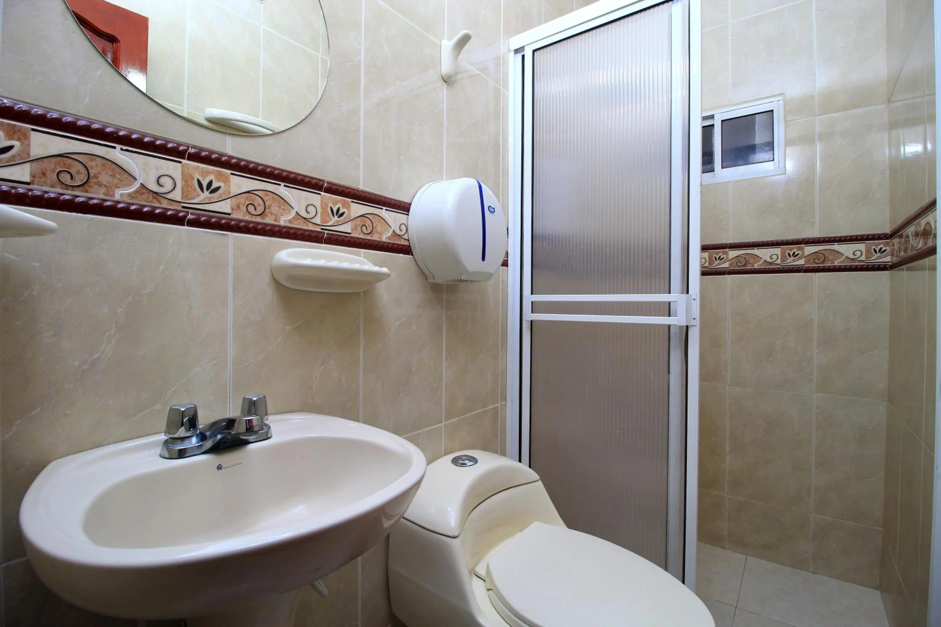 Bathroom in Hotel Rodadero Inn By GEH Suites