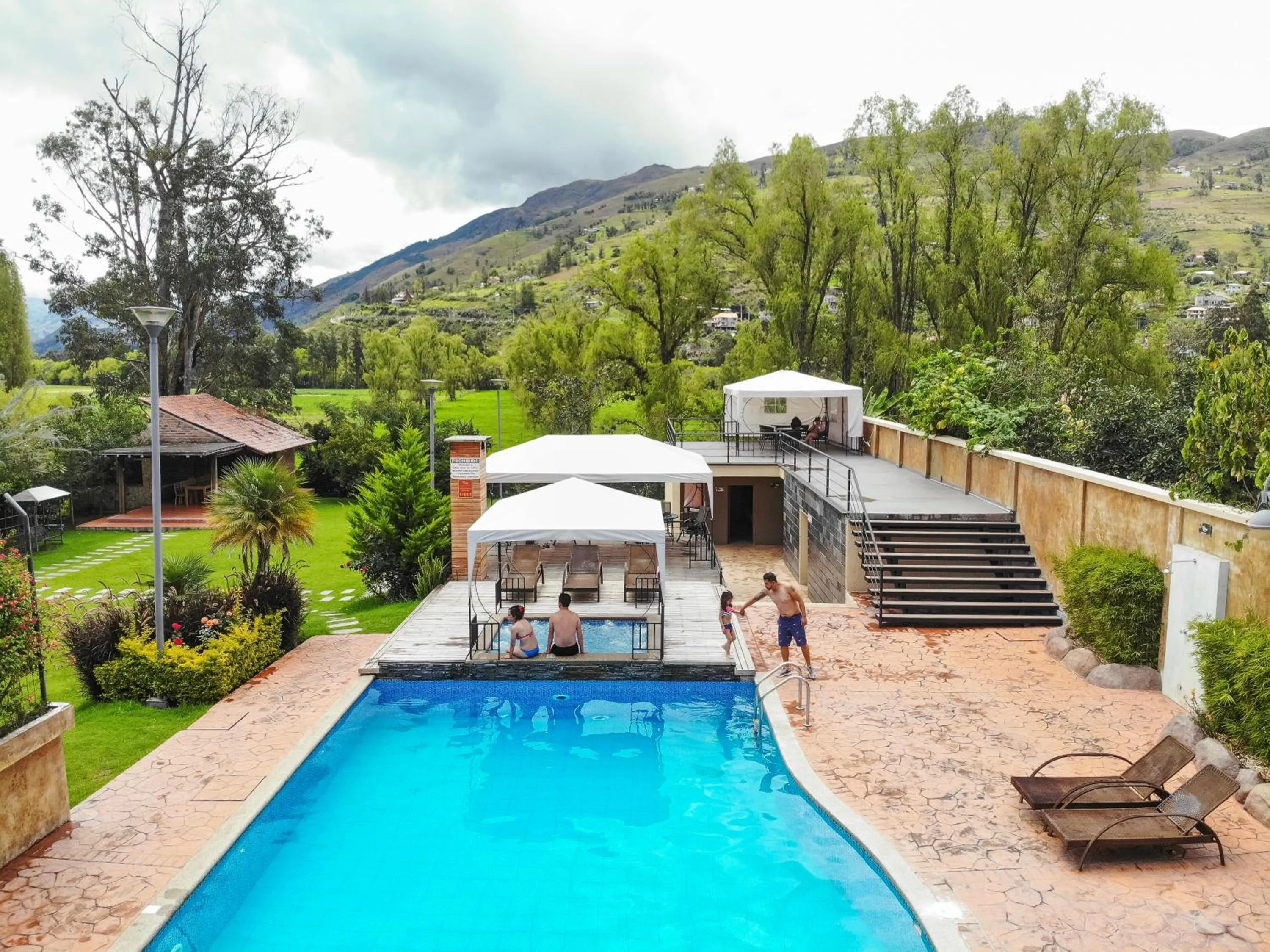 Swimming pool in Hosteria Arhaná