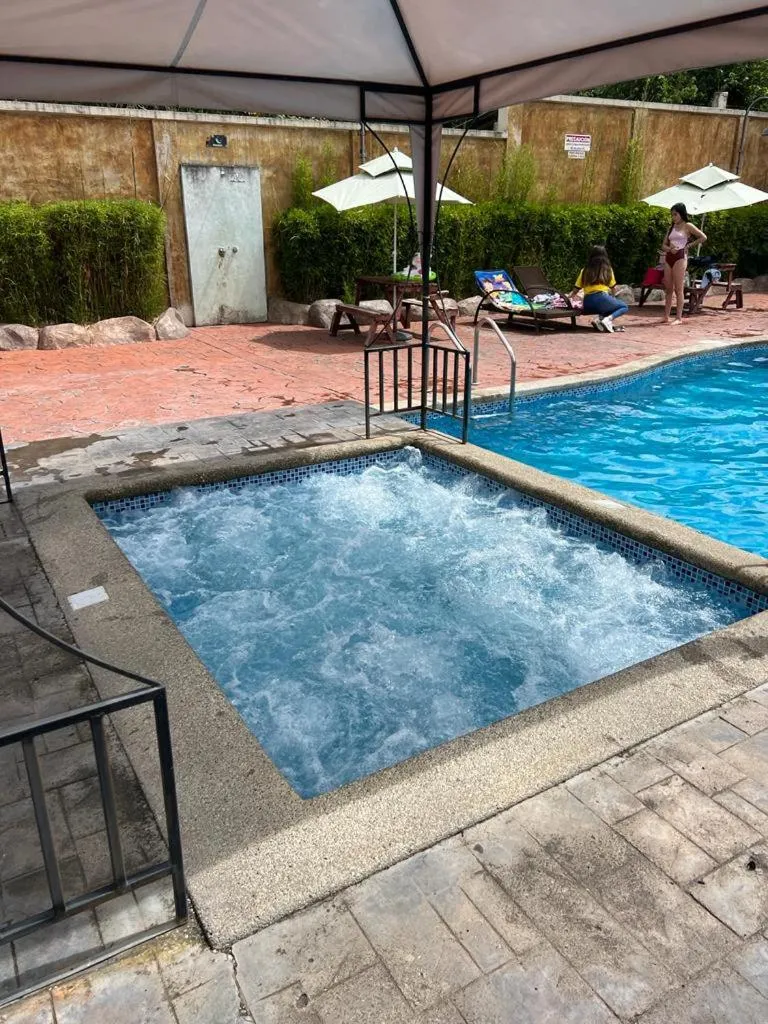 Swimming pool in Hosteria Arhaná