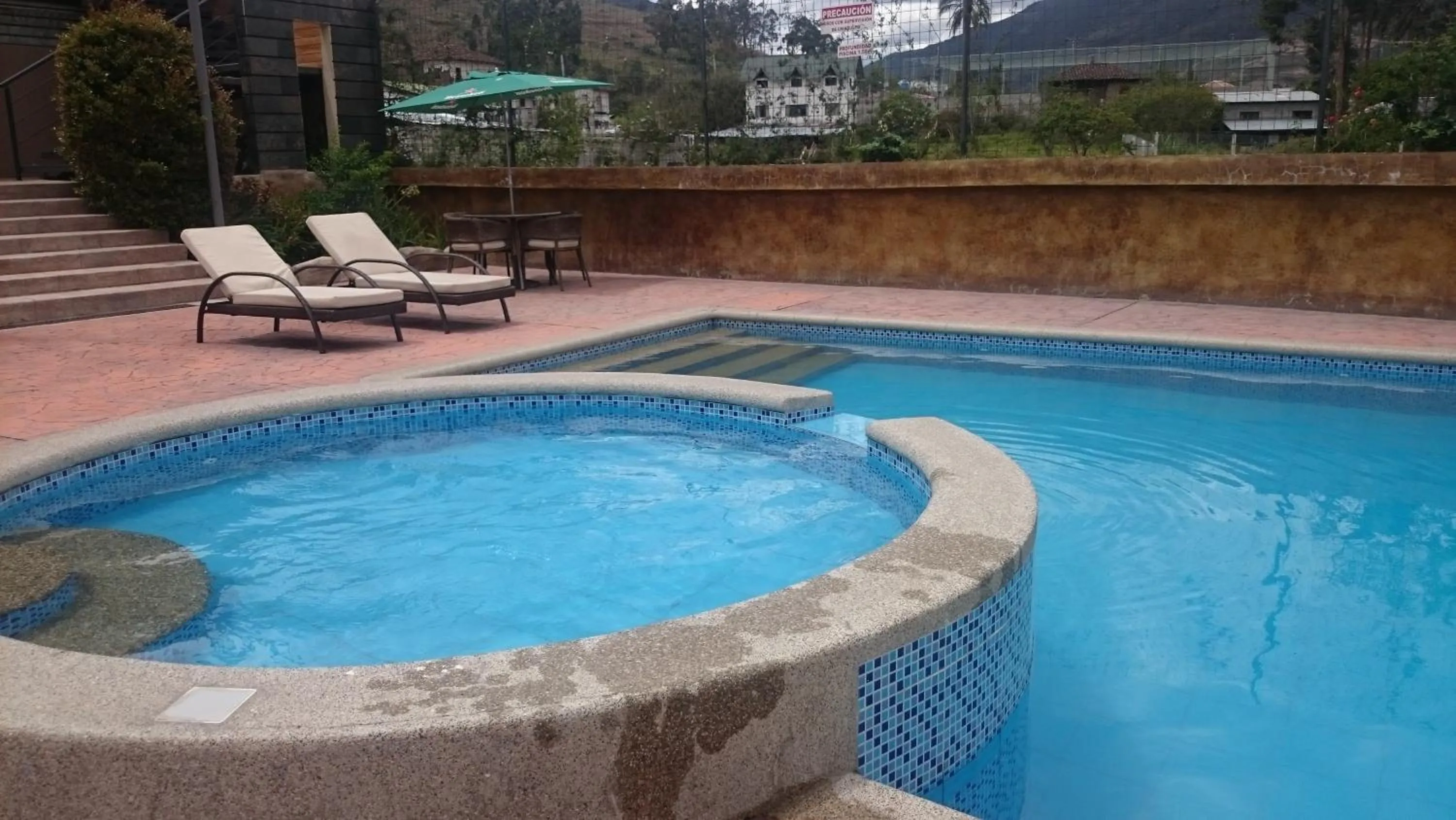 Swimming pool in Hosteria Arhaná