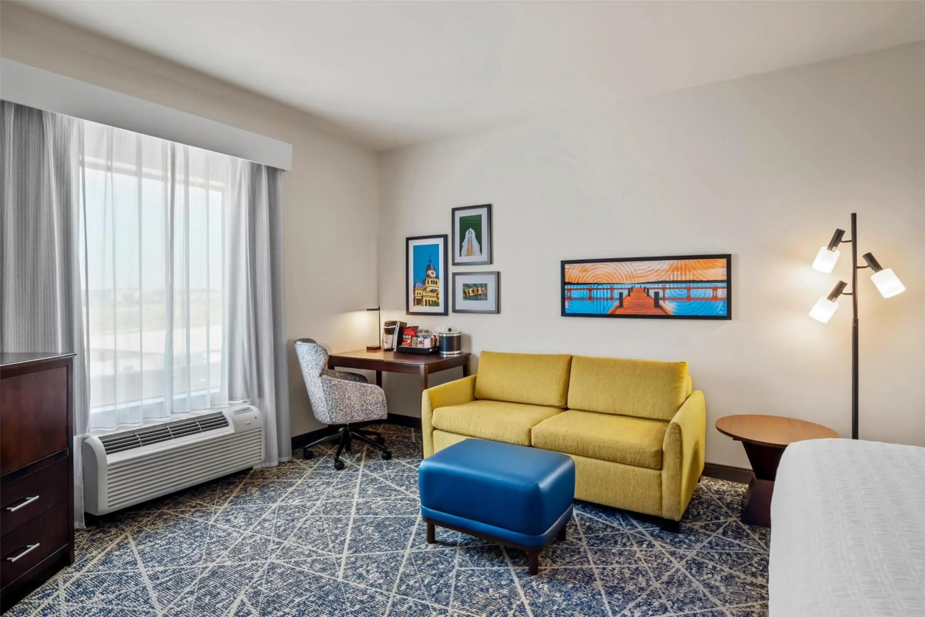 Bedroom in Hampton Inn and Suites Trophy Club - Fort Worth North