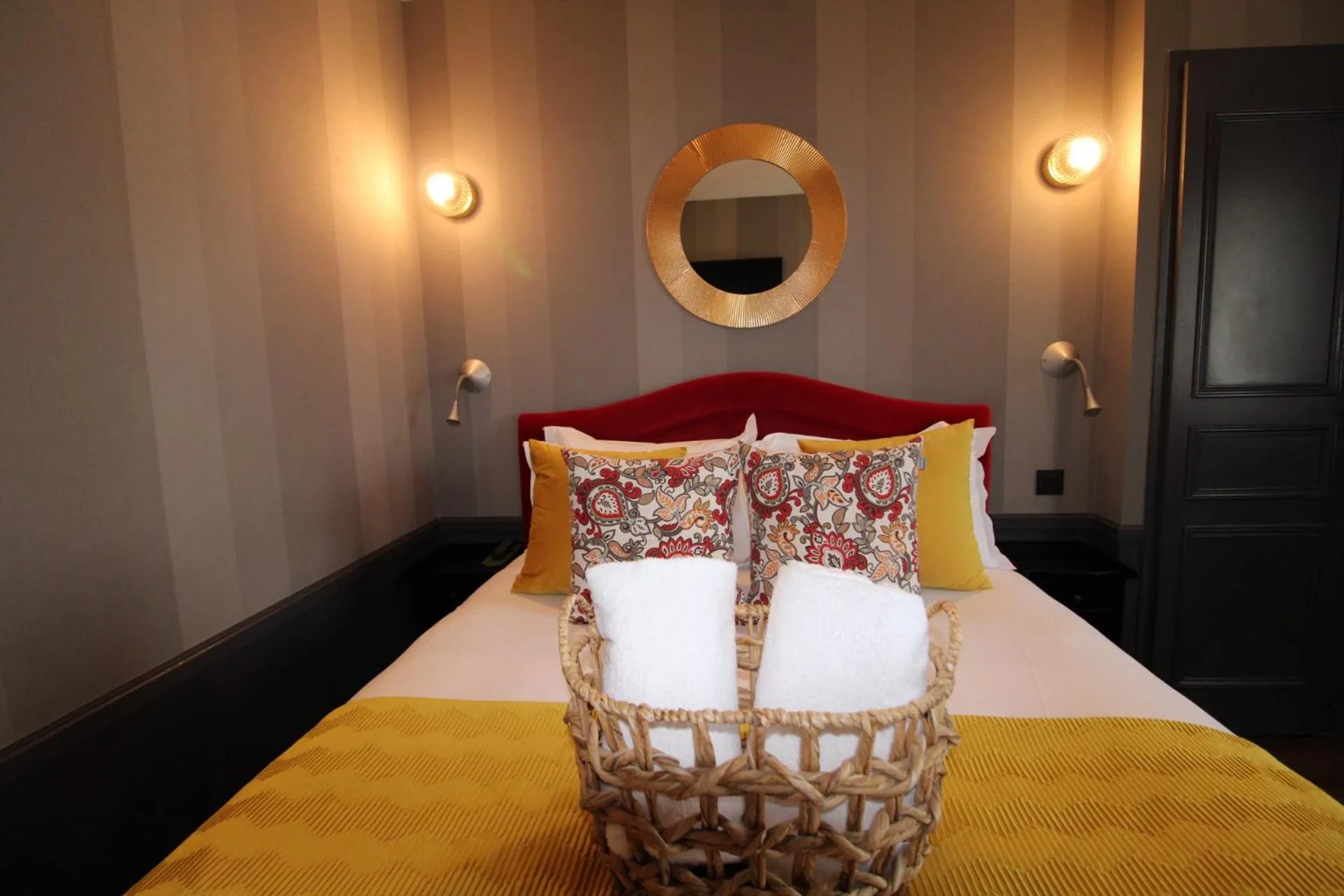 Bedroom, Bed in Hôtel Alexandra