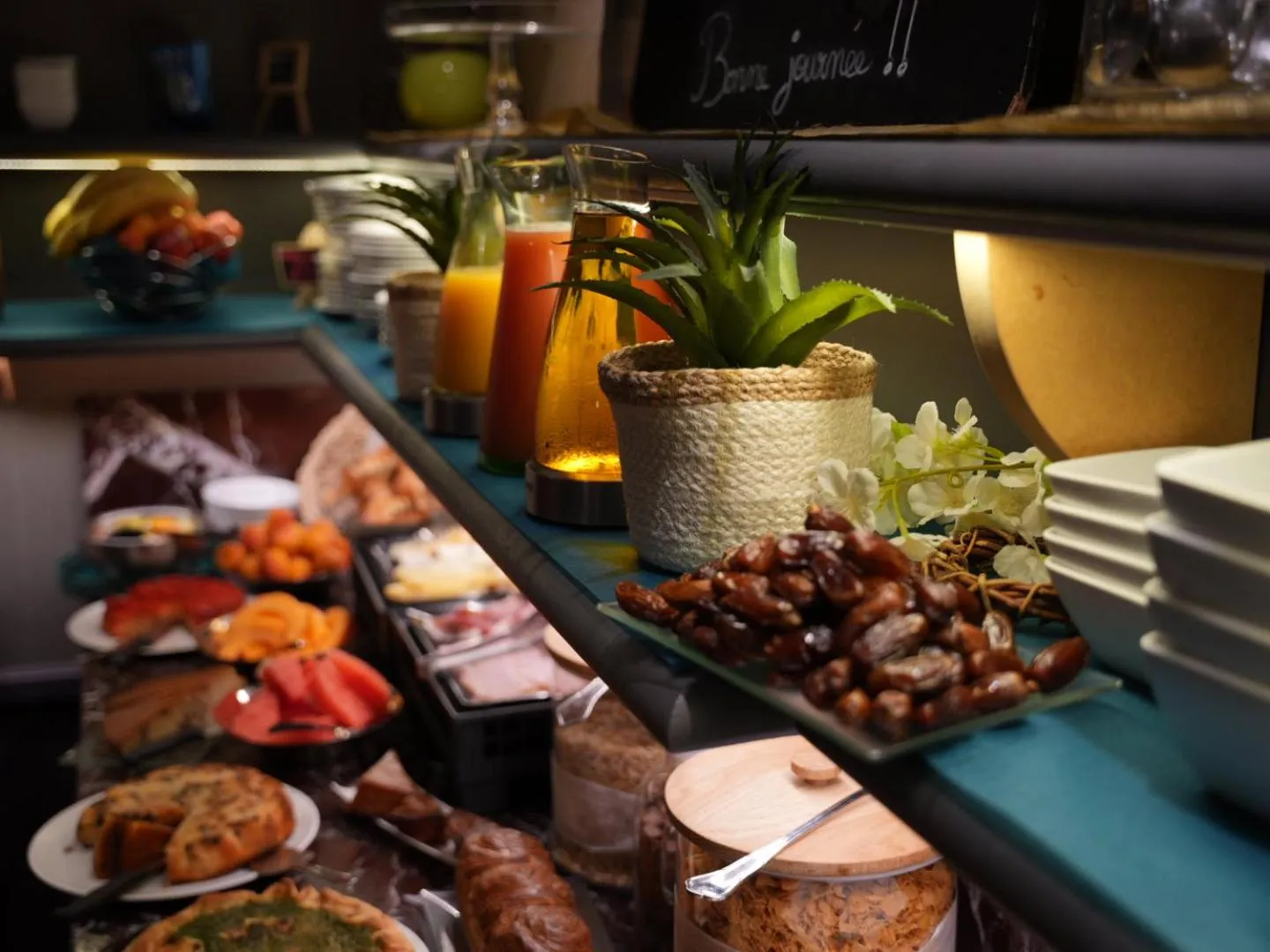 Buffet breakfast in Hôtel Alexandra