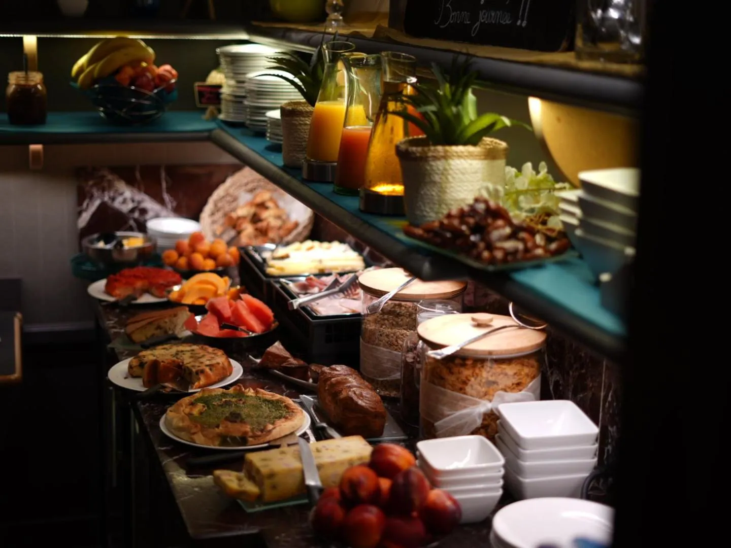 Buffet breakfast in Hôtel Alexandra