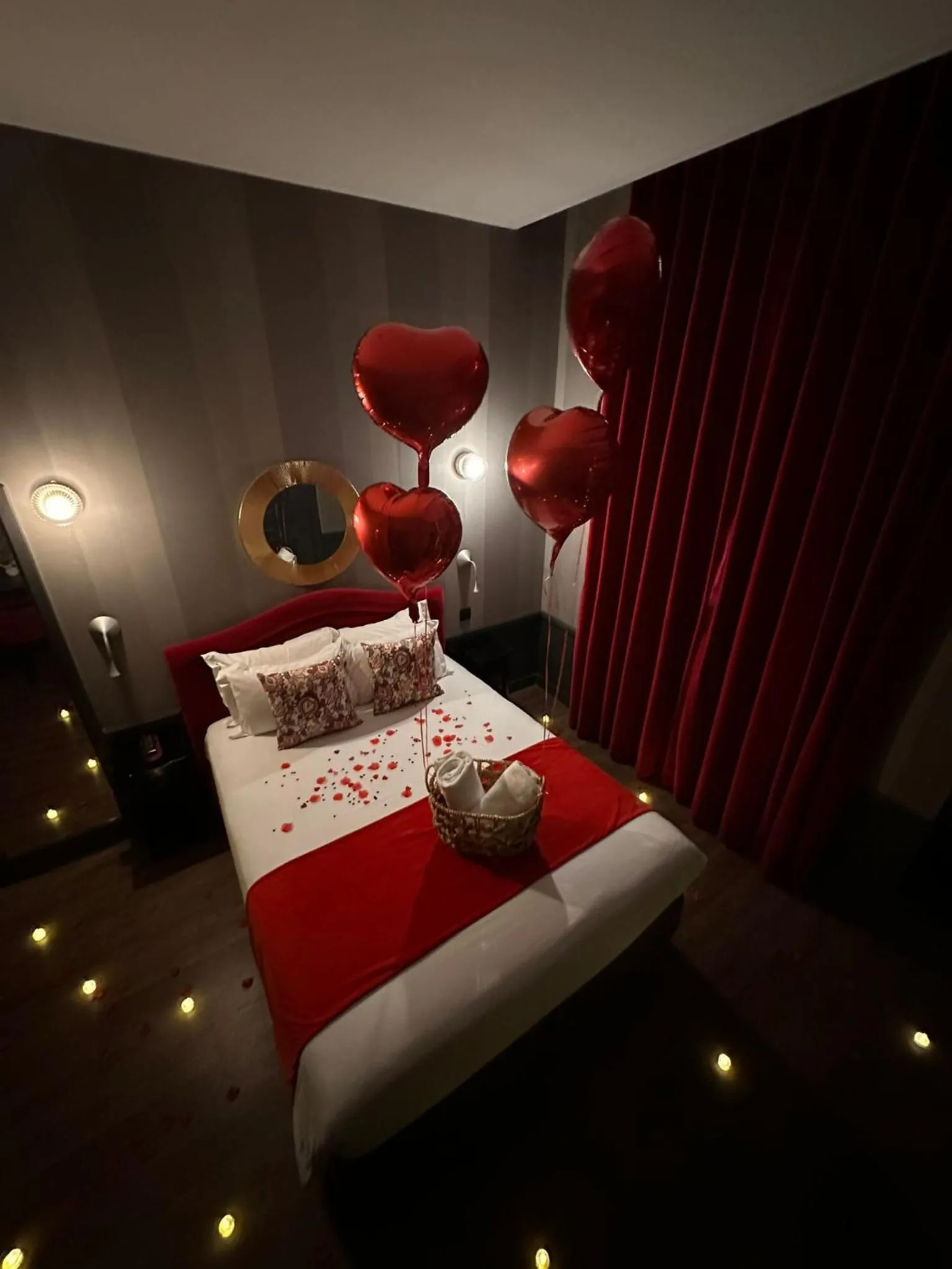 Photo of the whole room, Bed in Hôtel Alexandra