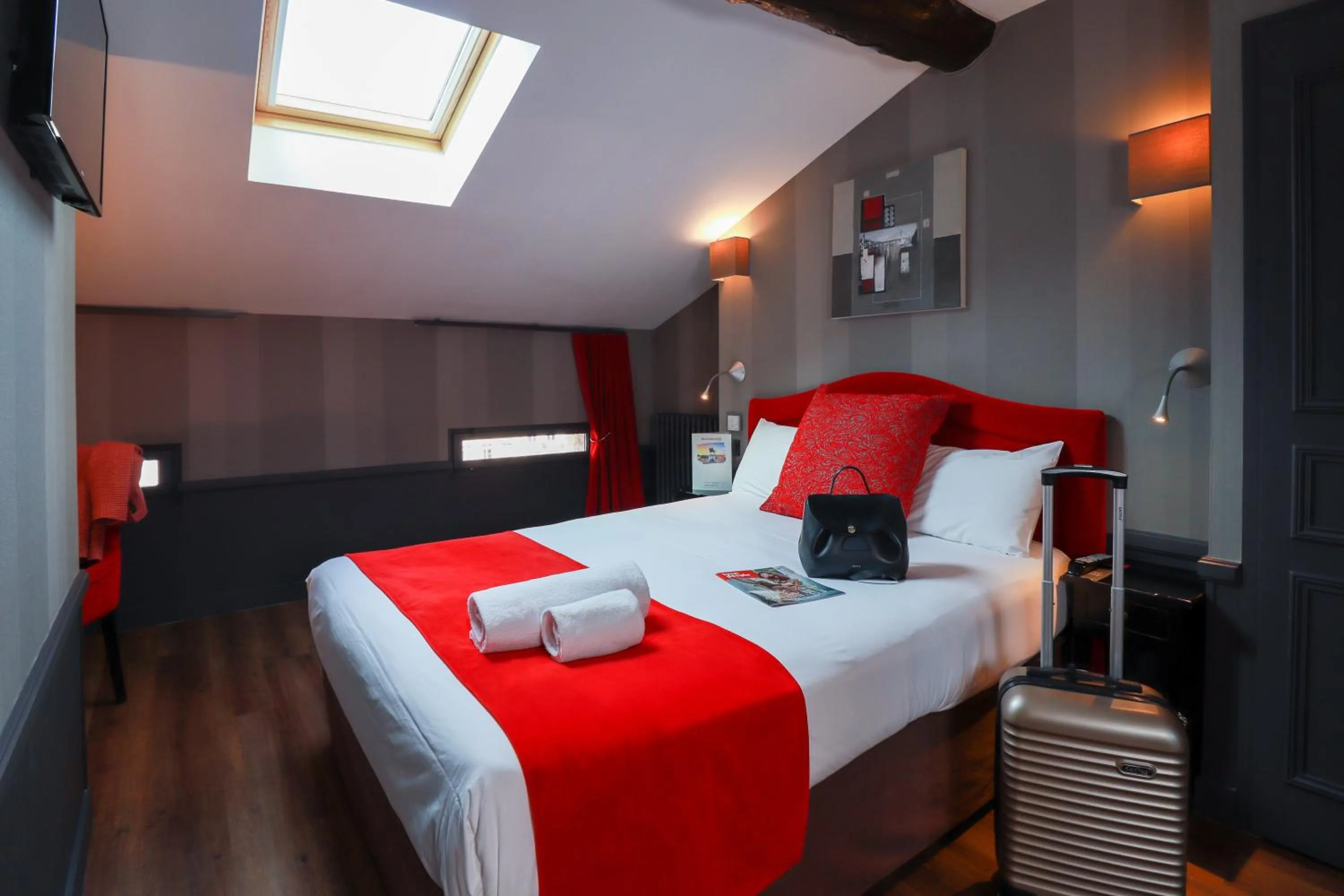 Photo of the whole room, Bed in Hôtel Alexandra