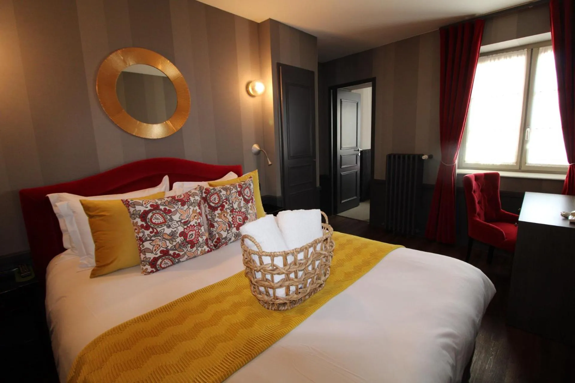 Bedroom, Bed in Hôtel Alexandra