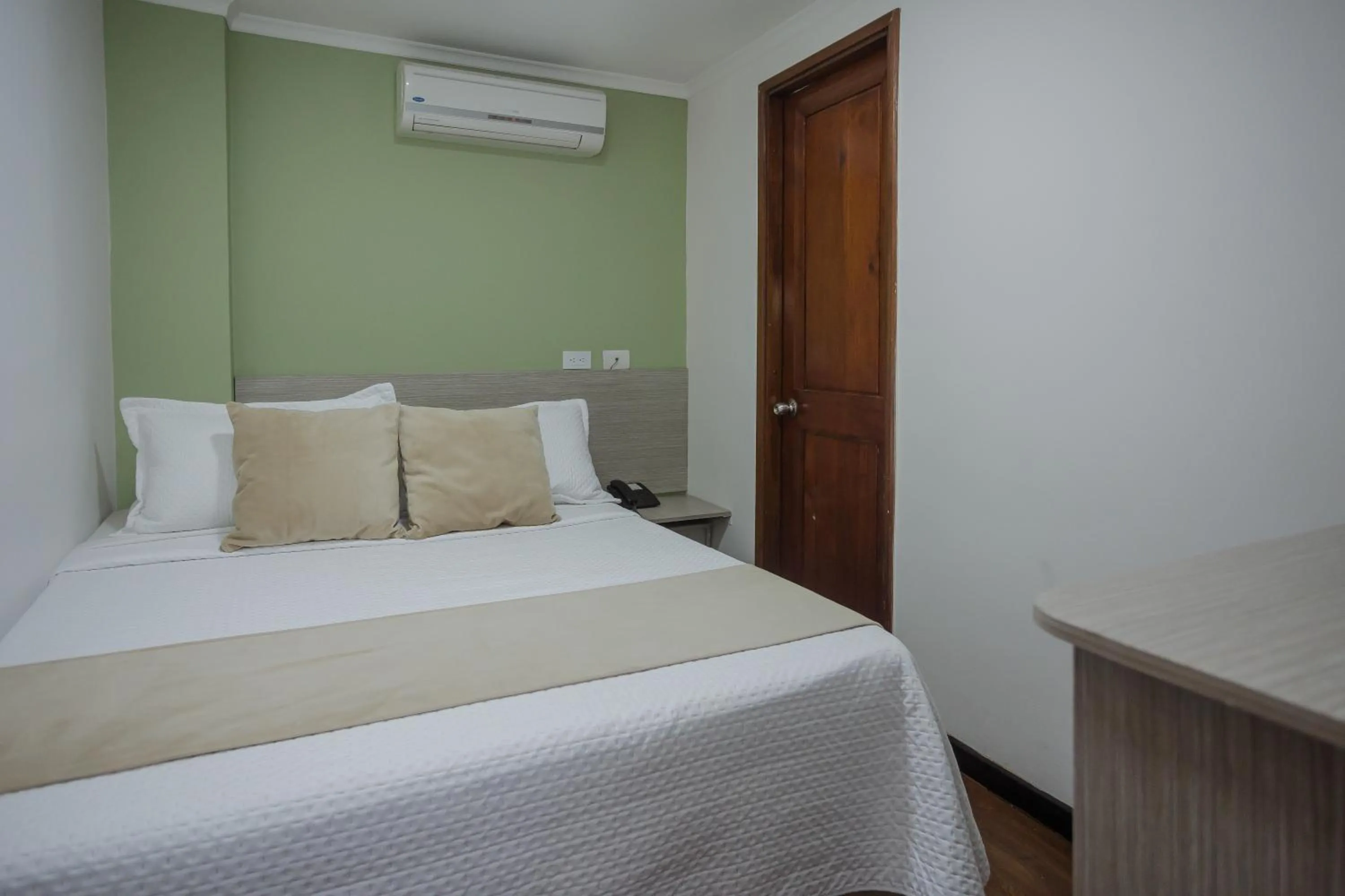 Photo of the whole room, Bed in Hotel Portón Sabaneta