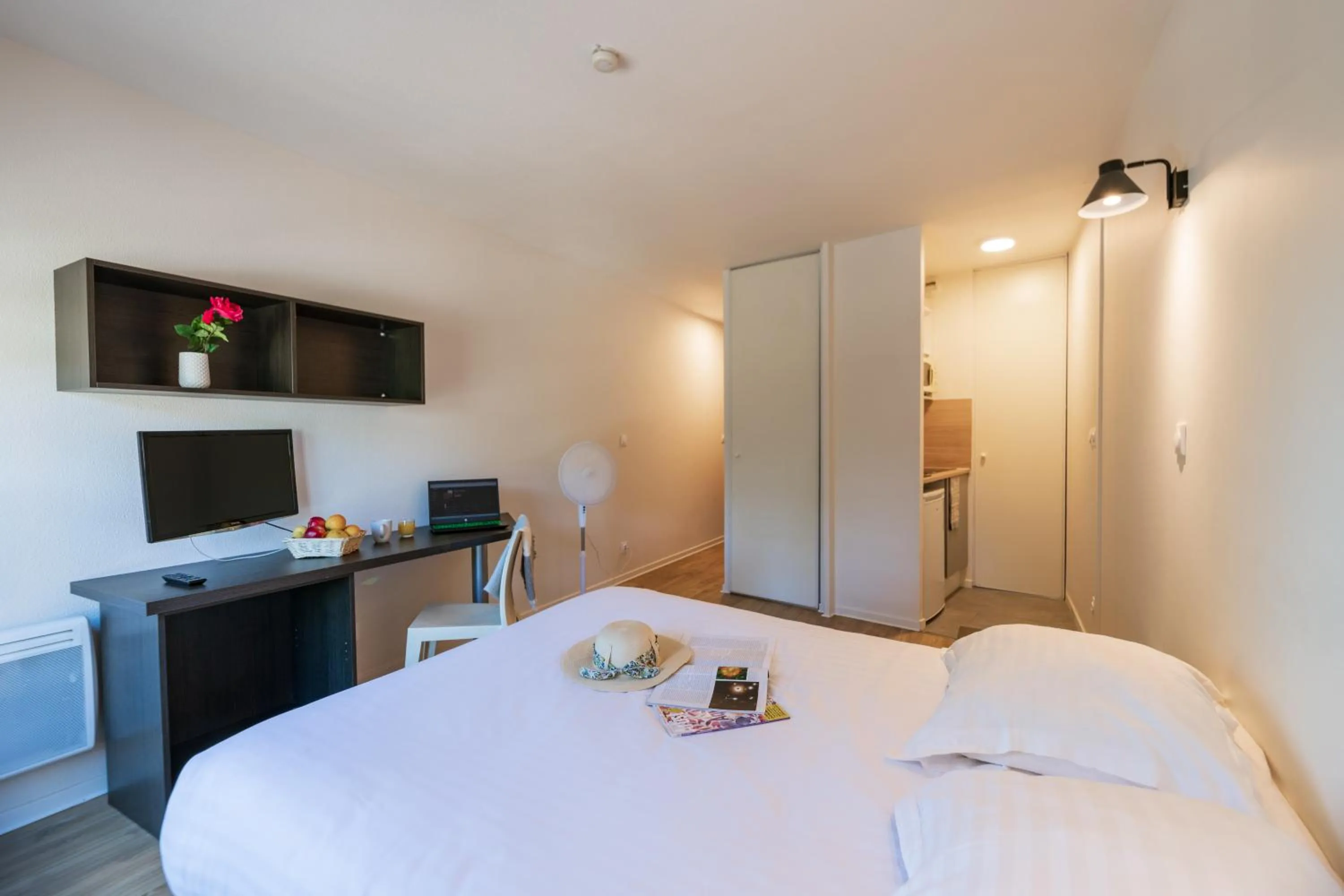 Bed in Cerise Valence