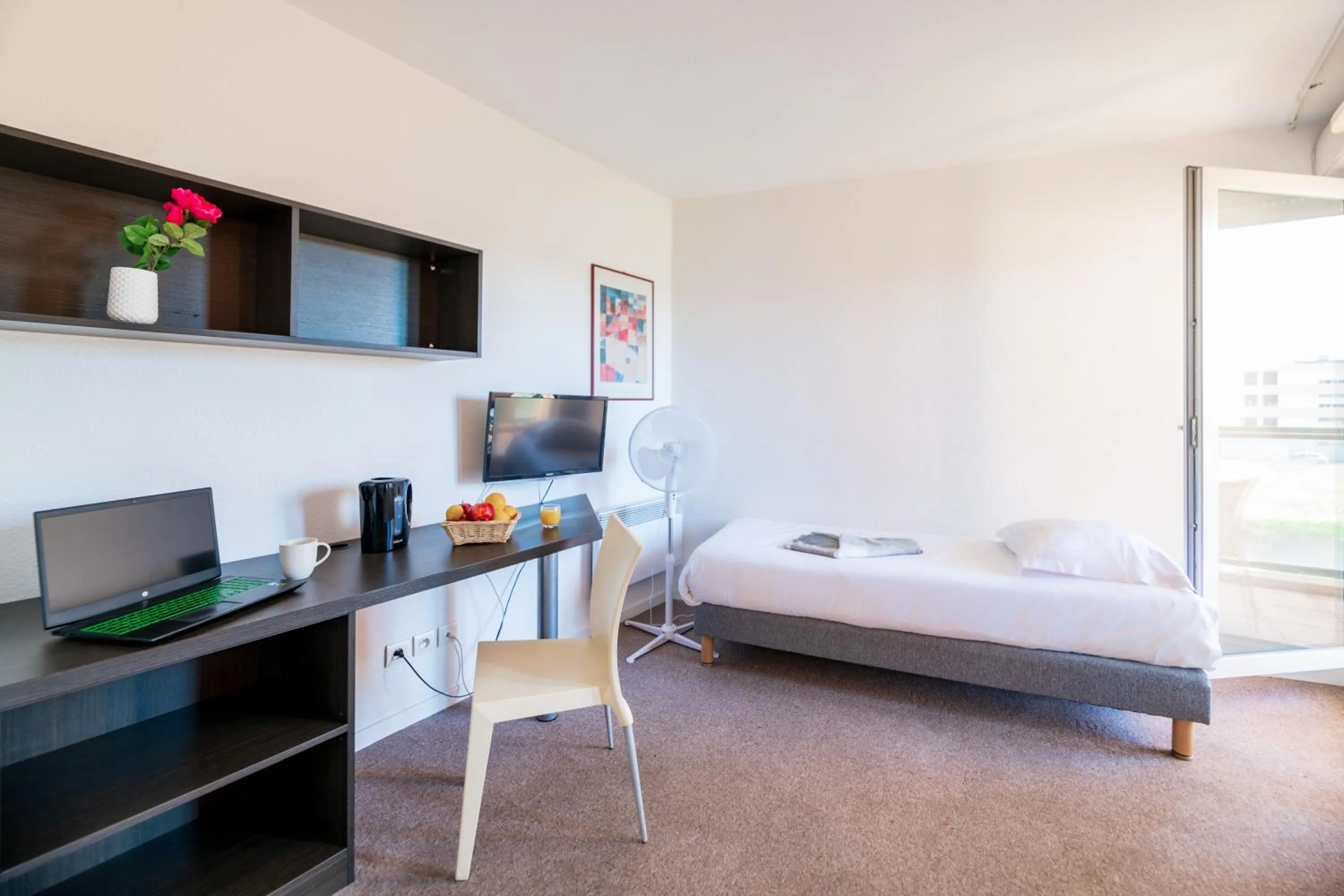 Bedroom, Bed in Cerise Valence