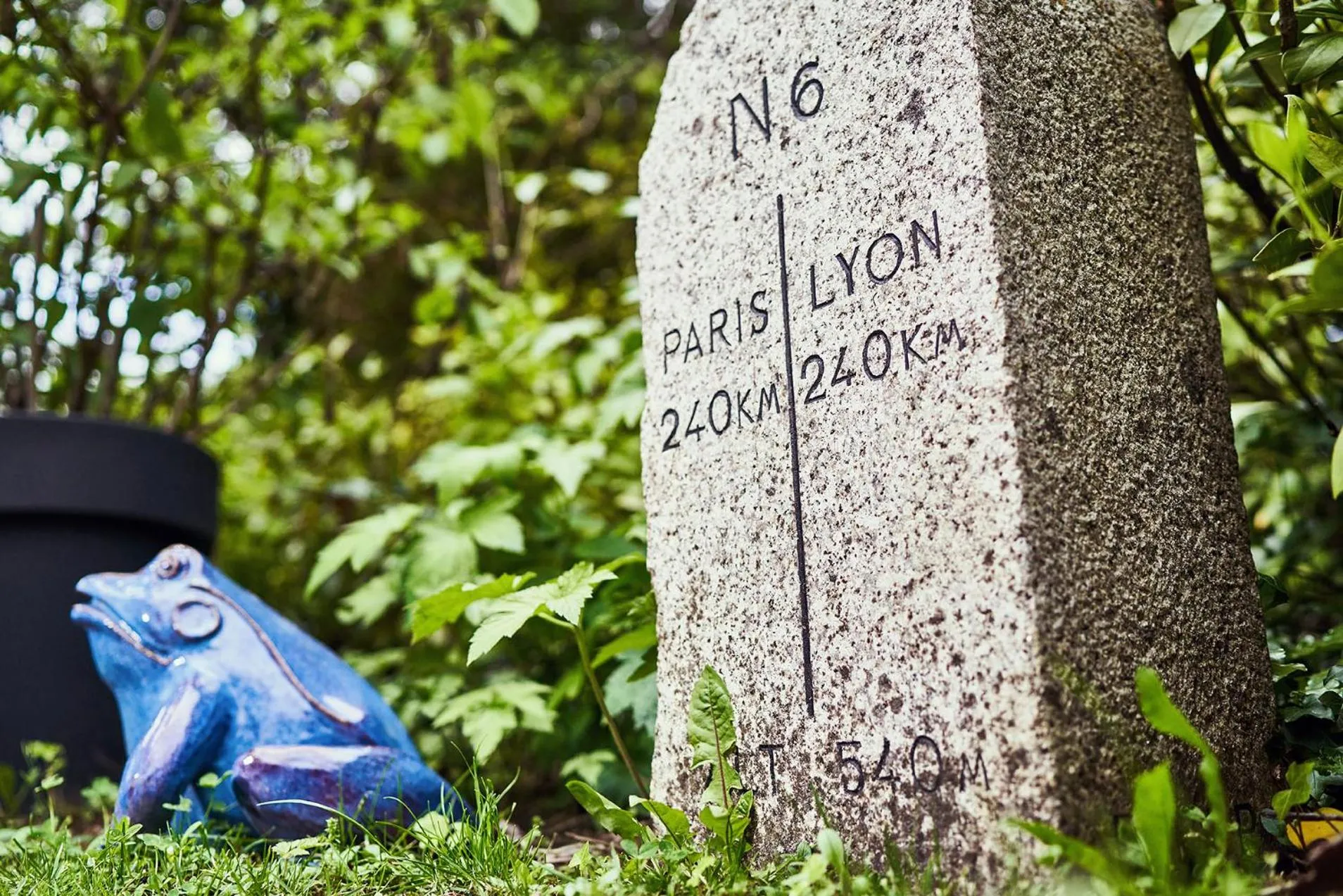 Logo/Certificate/Sign in Relais Bernard Loiseau