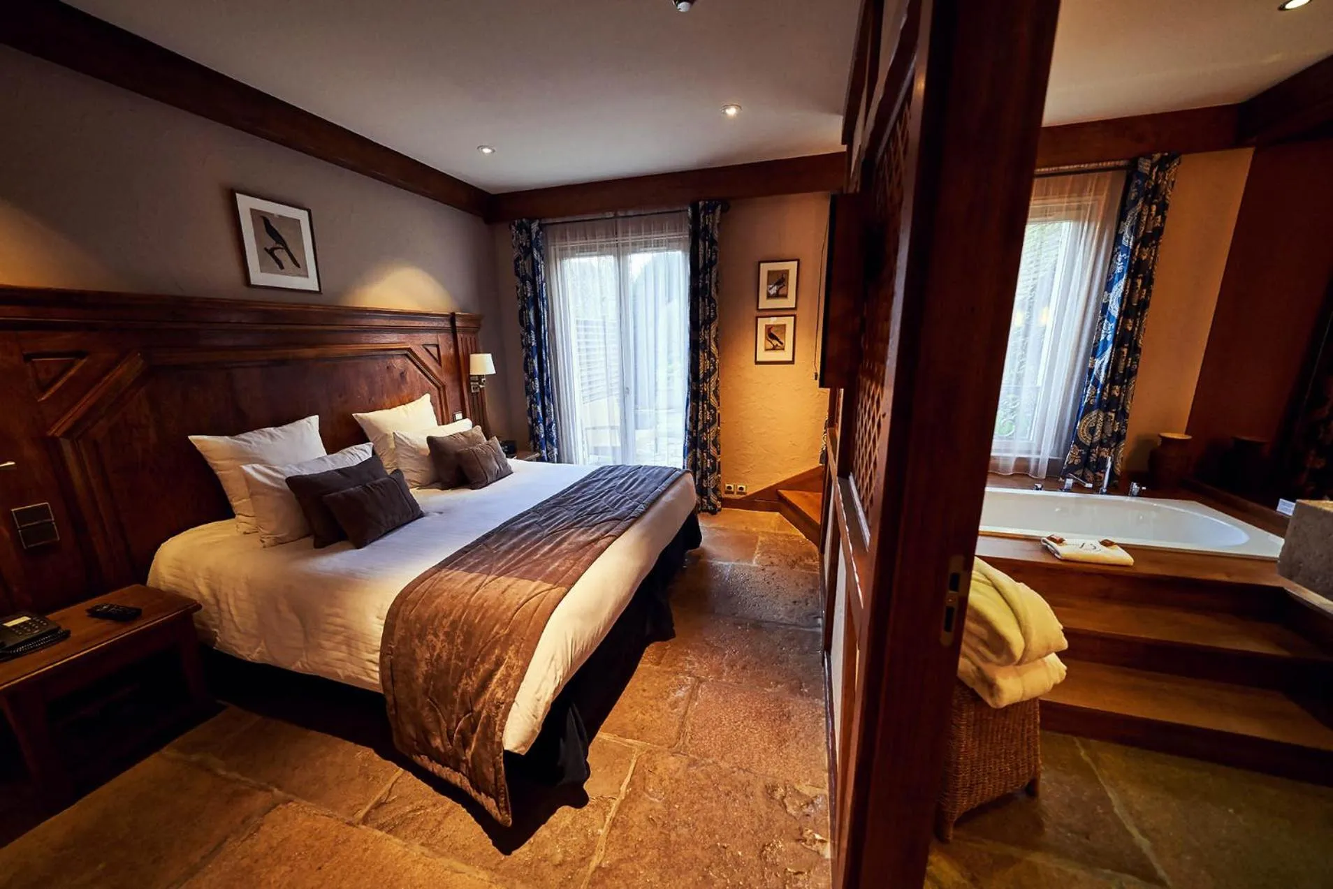 Photo of the whole room, Bed in Relais Bernard Loiseau
