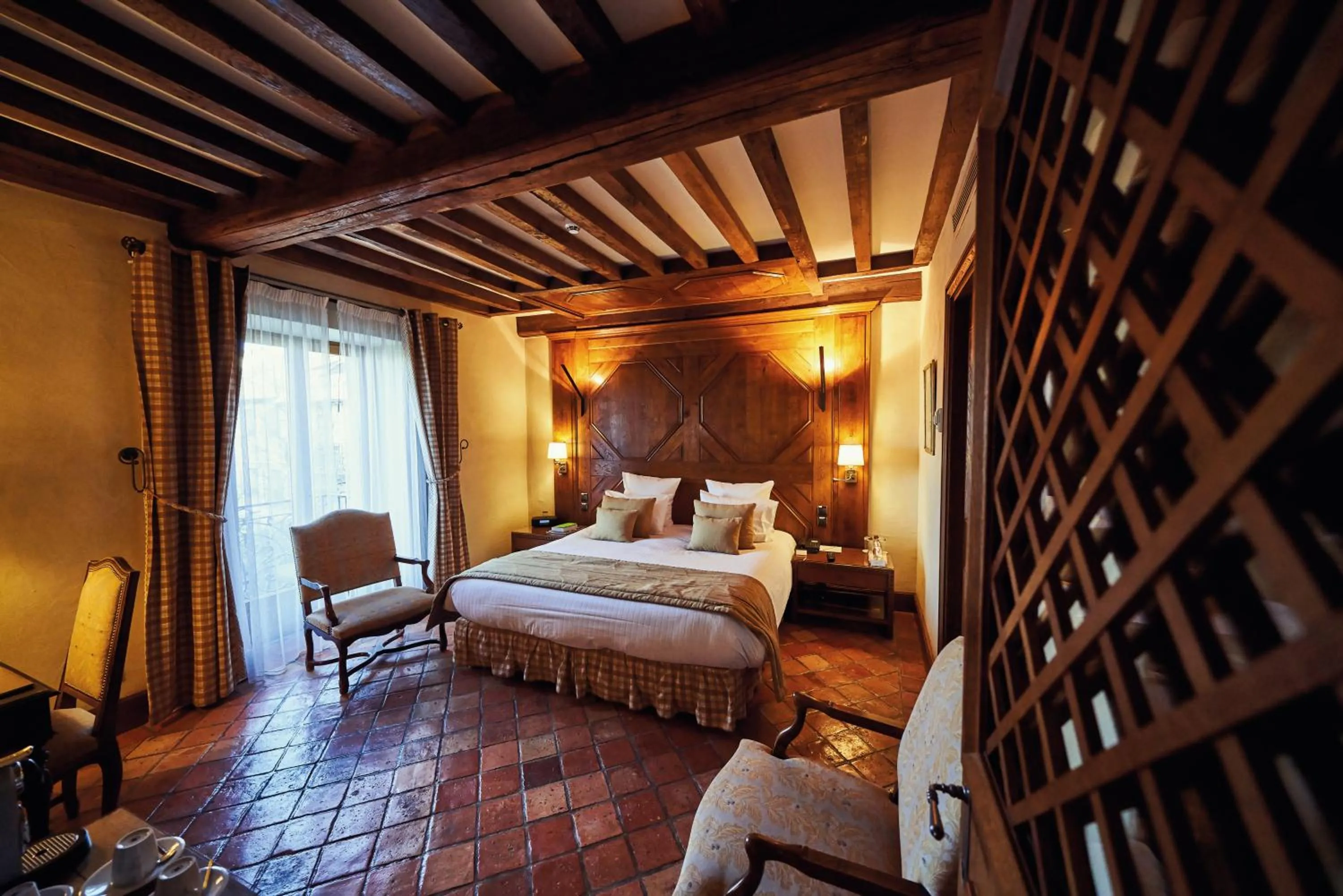 Photo of the whole room, Bed in Relais Bernard Loiseau