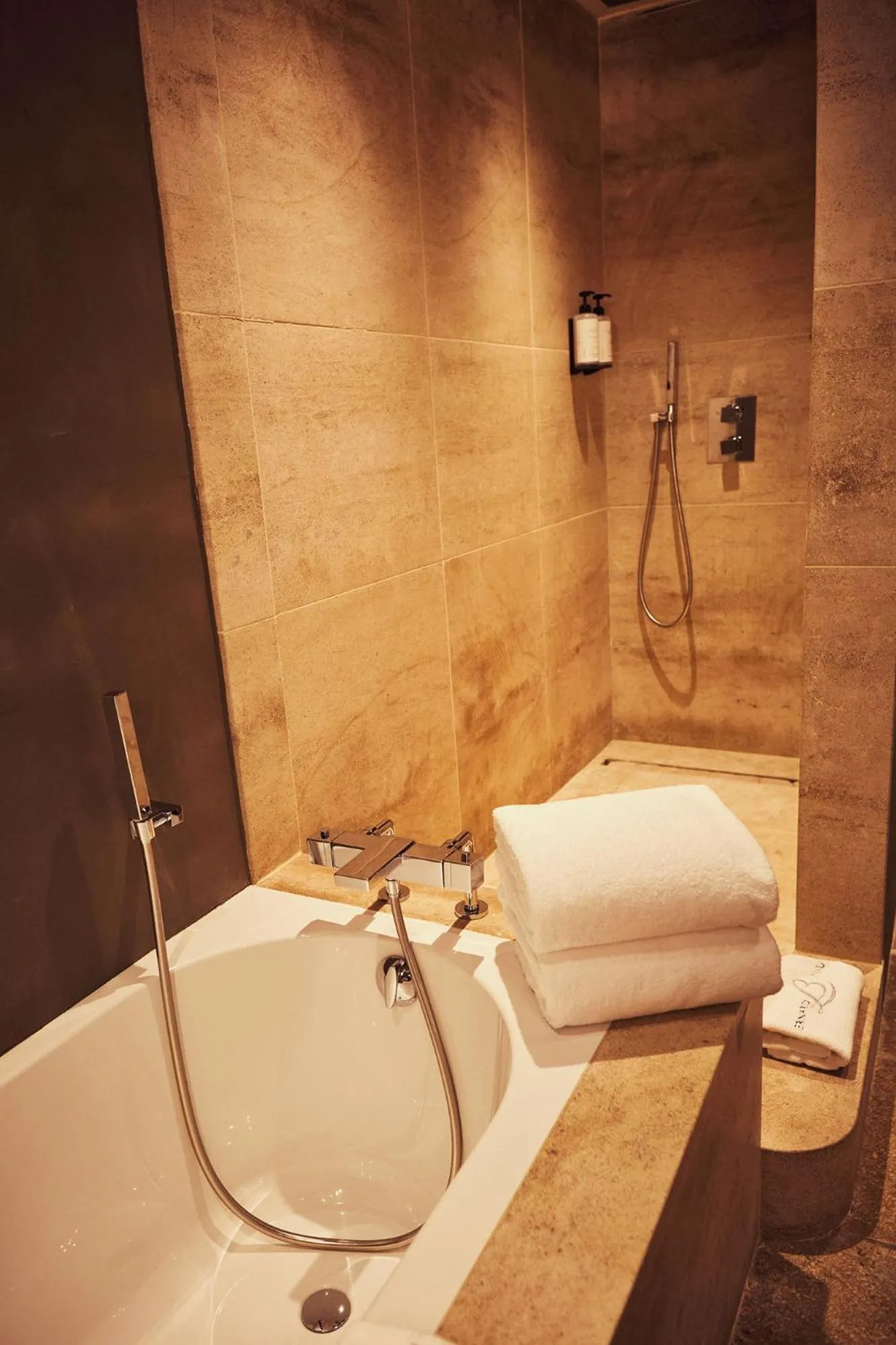 Shower in Relais Bernard Loiseau