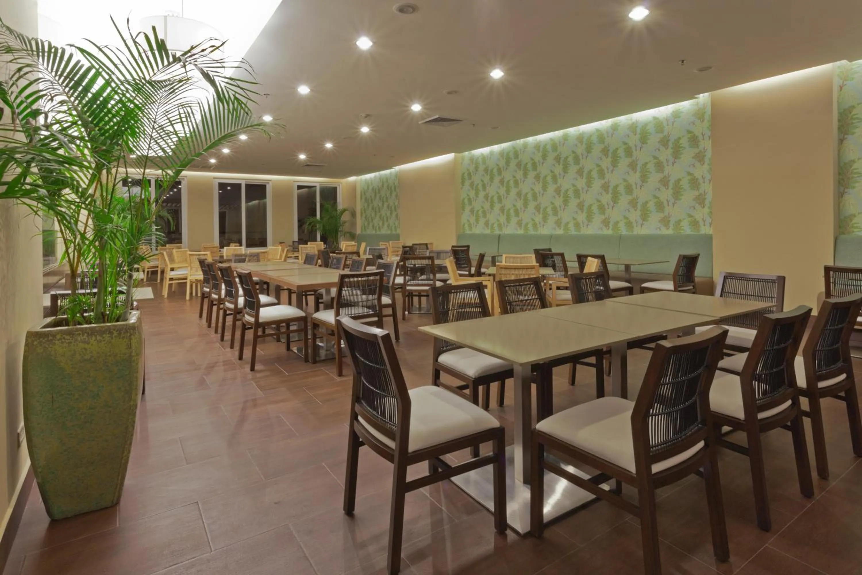 Restaurant/places to eat in Radisson Hotel Panama Canal