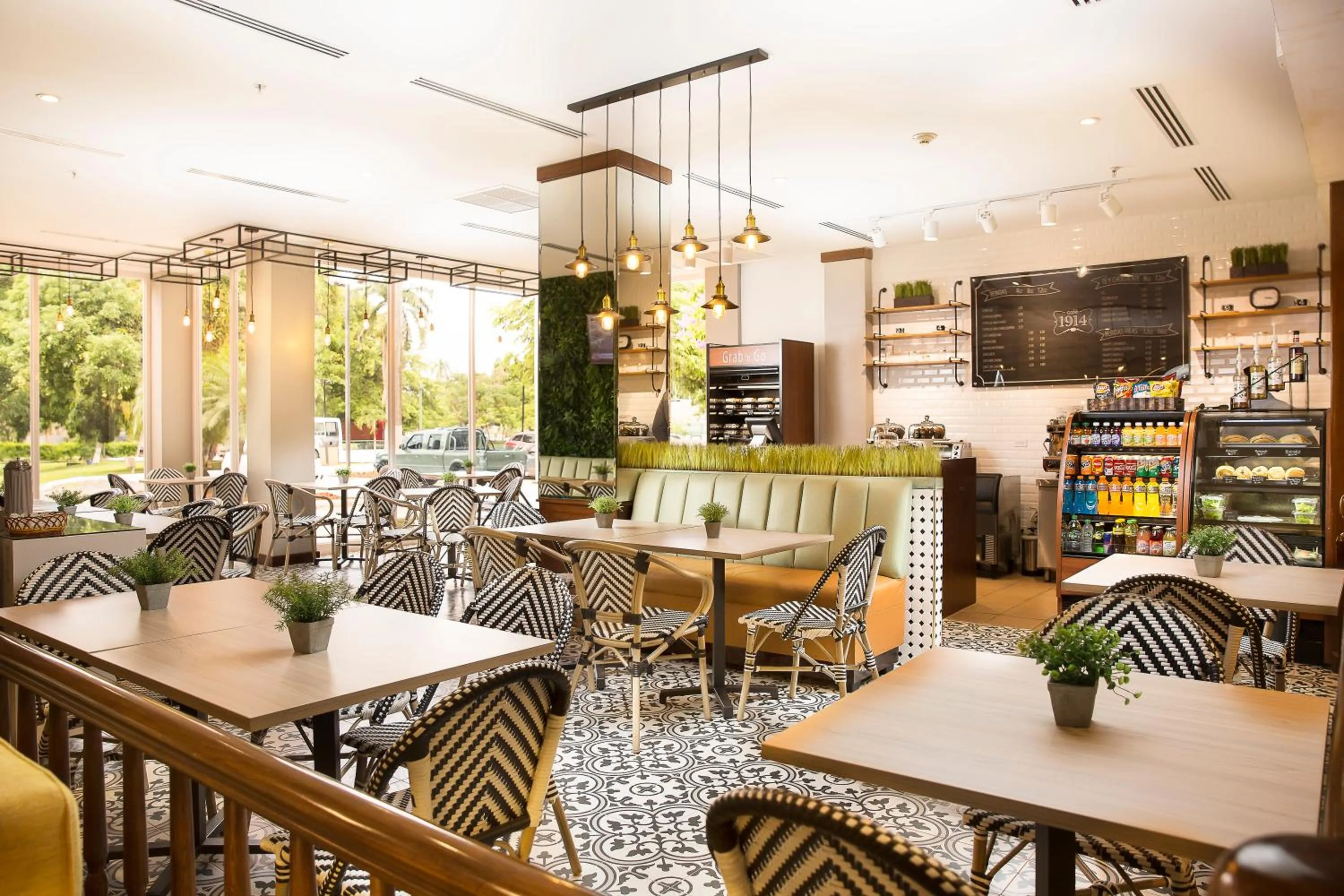 Restaurant/places to eat in Radisson Hotel Panama Canal