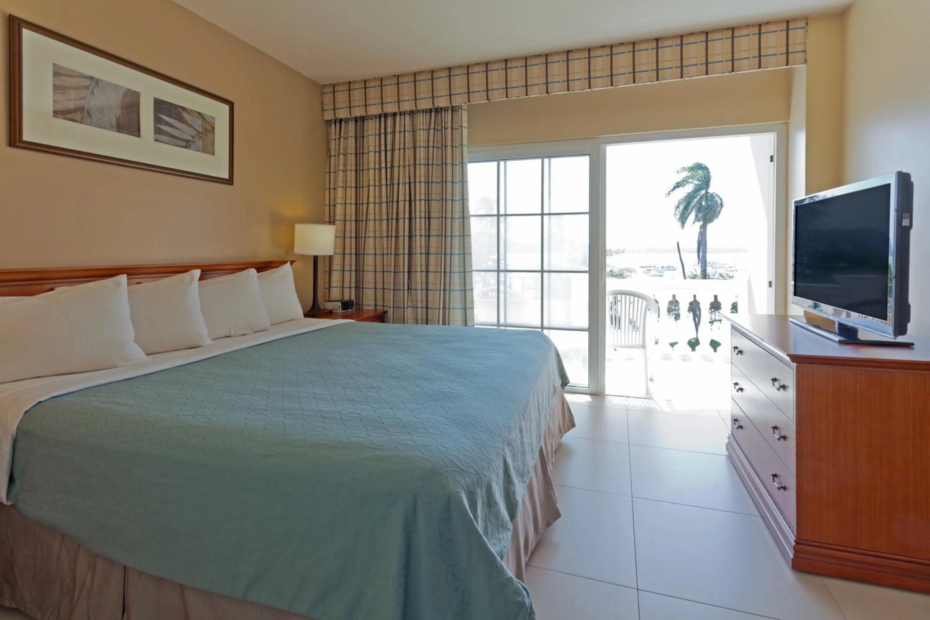 Bedroom, Bed in Radisson Hotel Panama Canal
