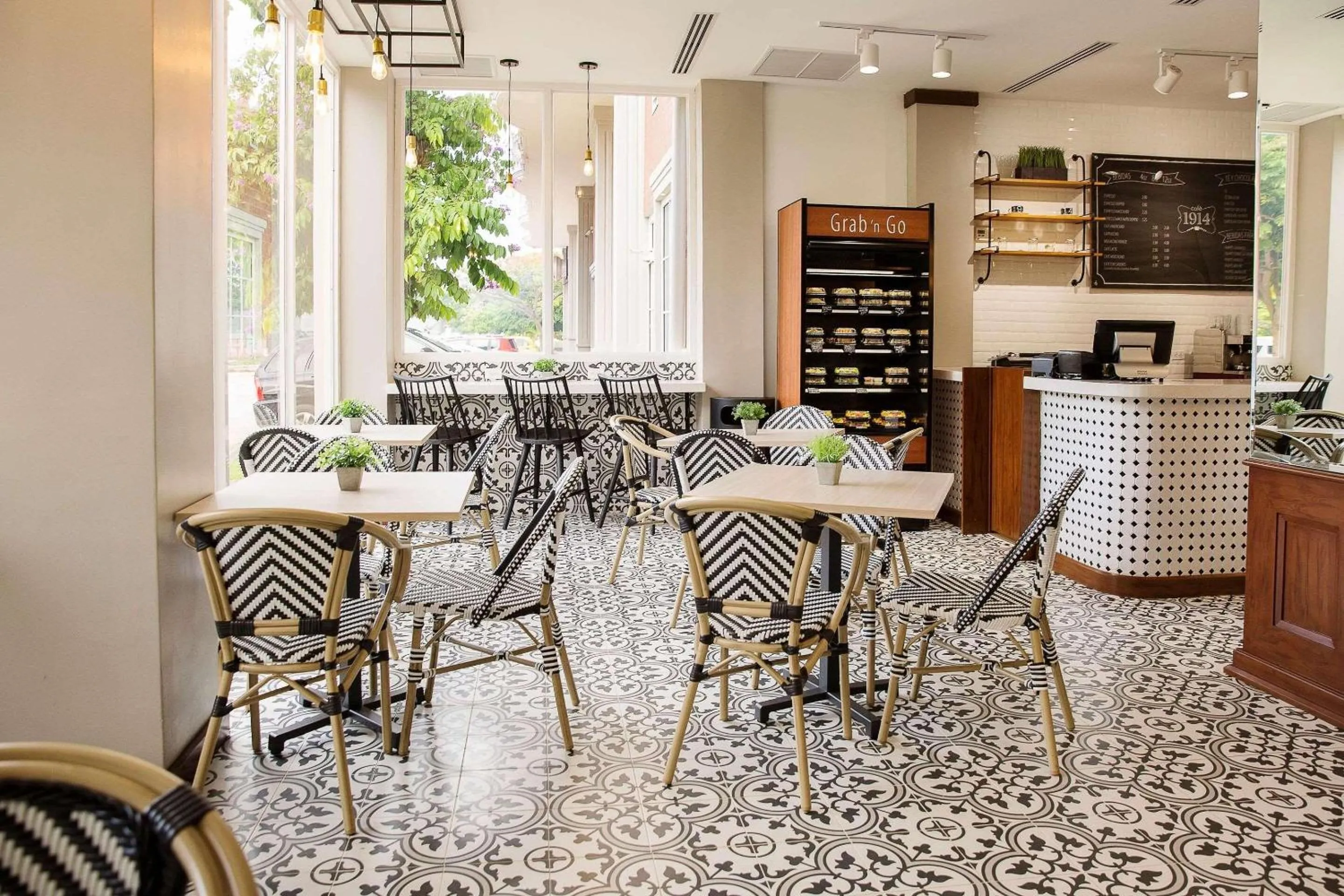 Restaurant/places to eat in Radisson Hotel Panama Canal