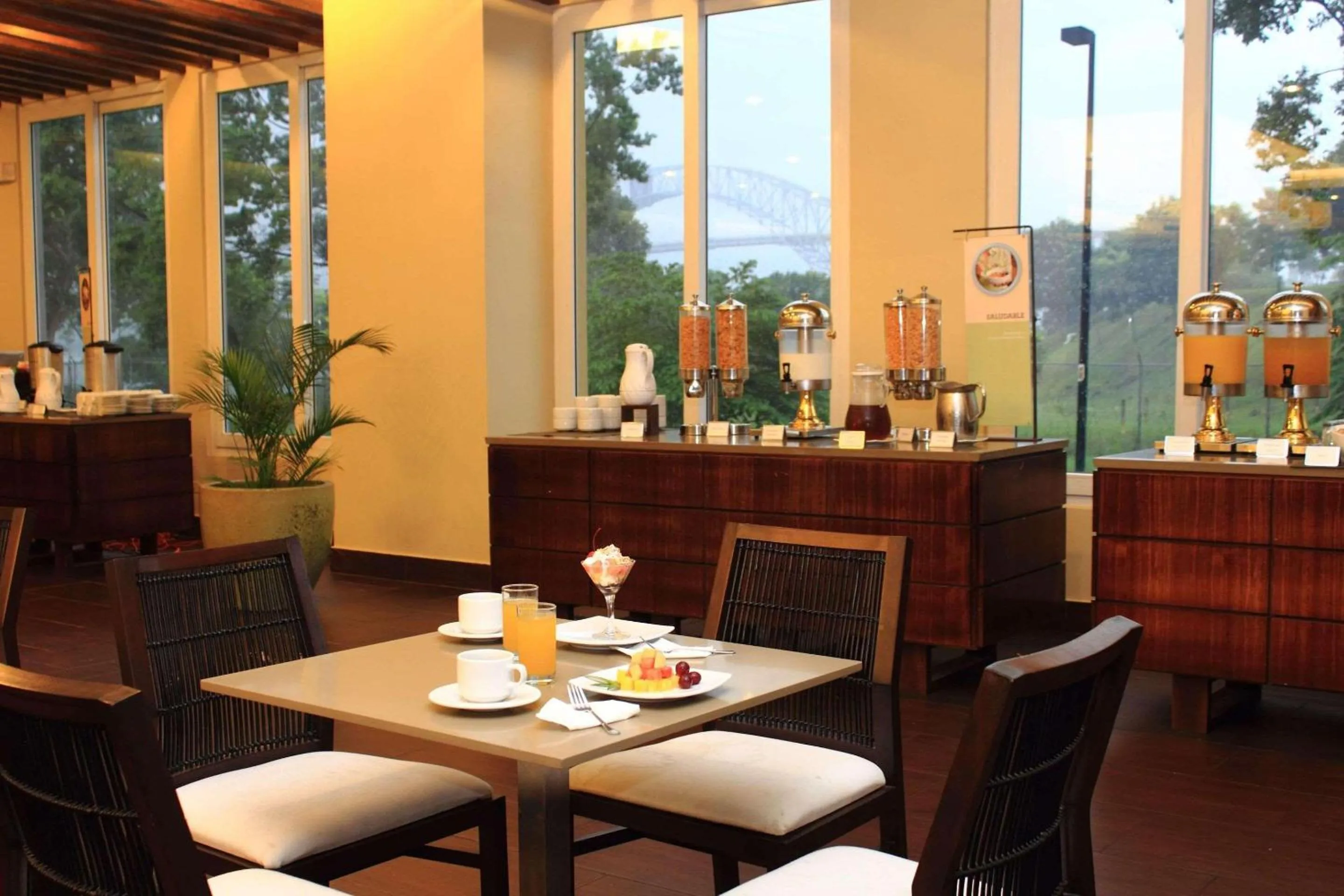 Restaurant/places to eat in Radisson Hotel Panama Canal