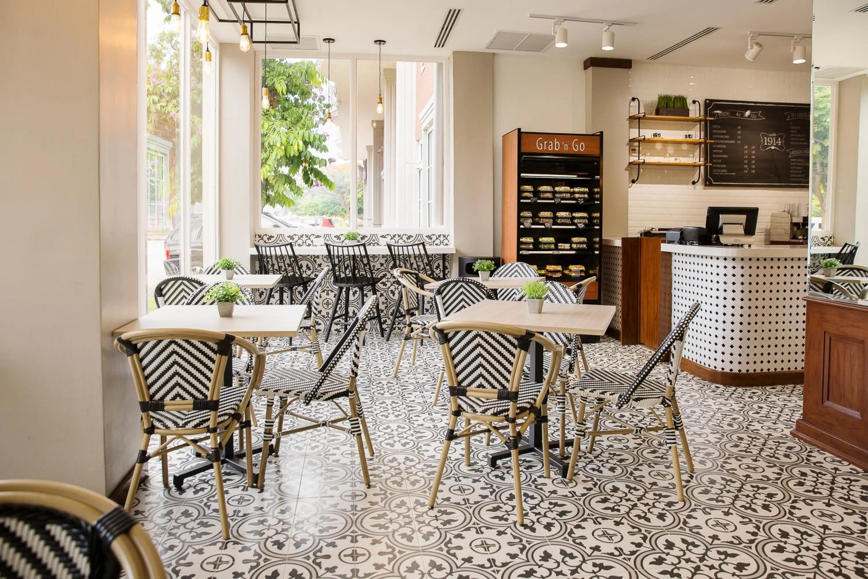 Restaurant/places to eat in Radisson Hotel Panama Canal