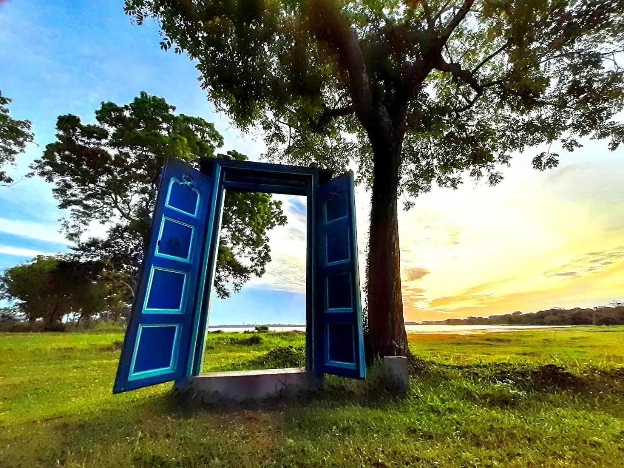 The Lake Forest Hotel