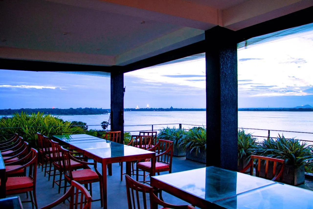 Dining area in The Lake Forest Hotel
